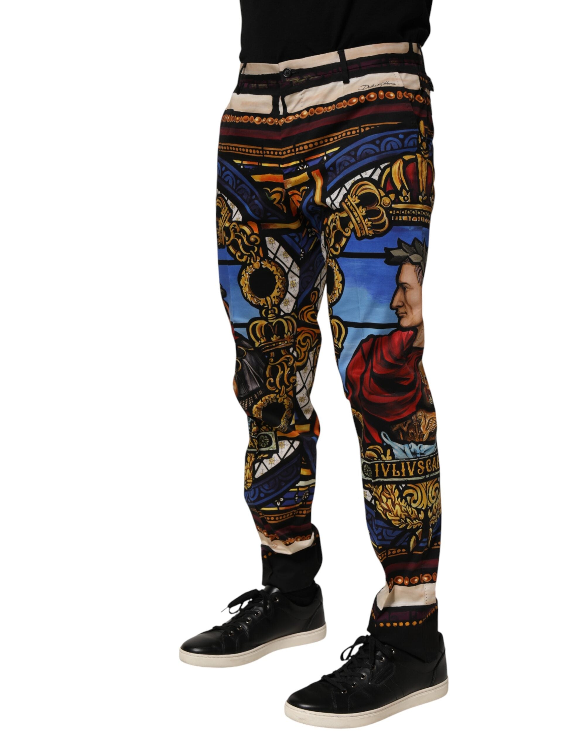 Pantalons Dolce & Gabbana Julias Caesar à rayures multicolores, coupe tapered, motif imprimé coloré, style élégant et tendance.