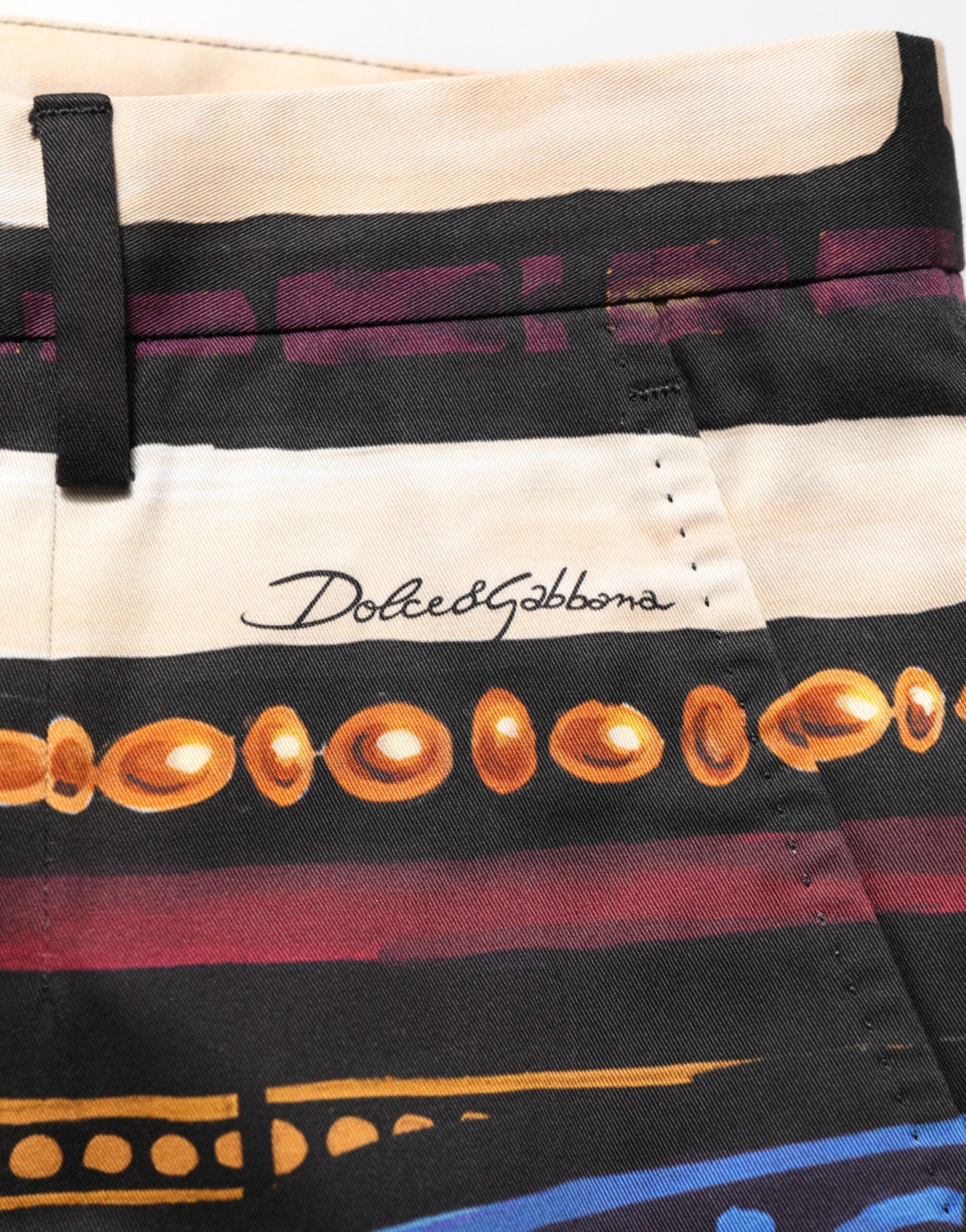 Pantalon Dolce & Gabbana Julias Ceasar à imprimé multicolore, coupe tapered, vue de face.
