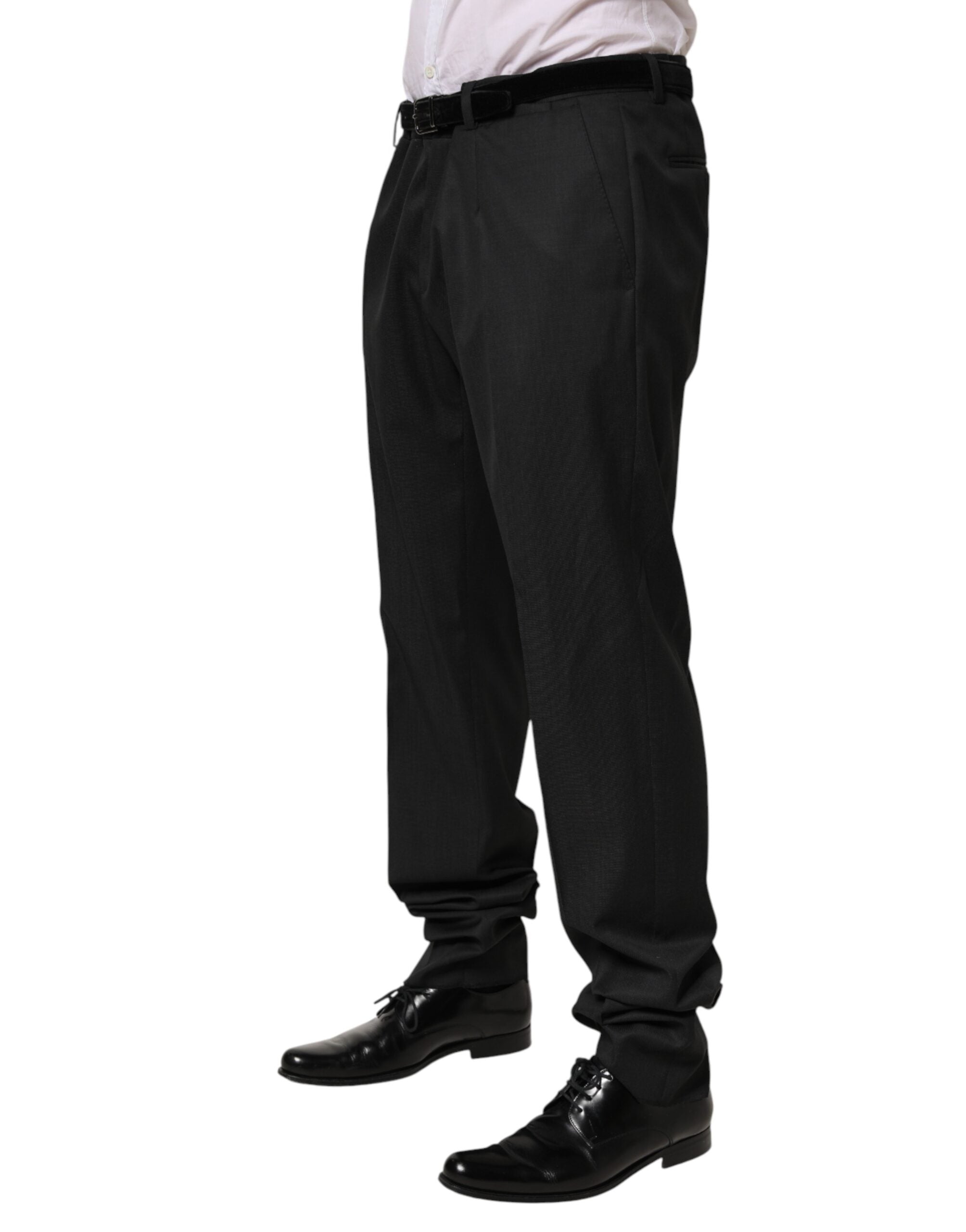 Pantalon homme Dolce & Gabbana en laine noire, pantalon formel élégant, vue rapprochée du tissu et de la coupe.