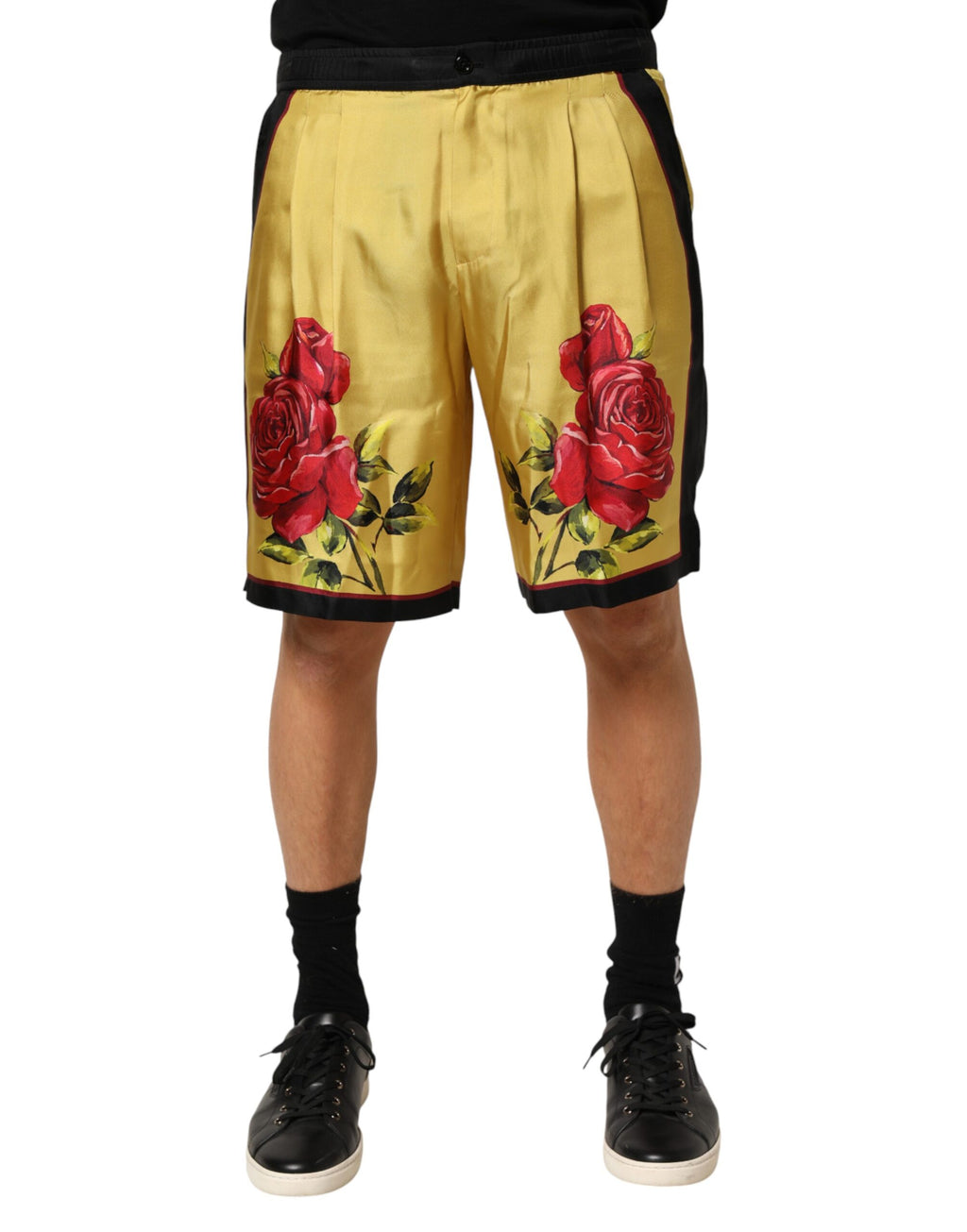 Shorts Bermuda en soie jaune à fleurs Dolce & Gabbana pour homme, motif floral, vue de face.