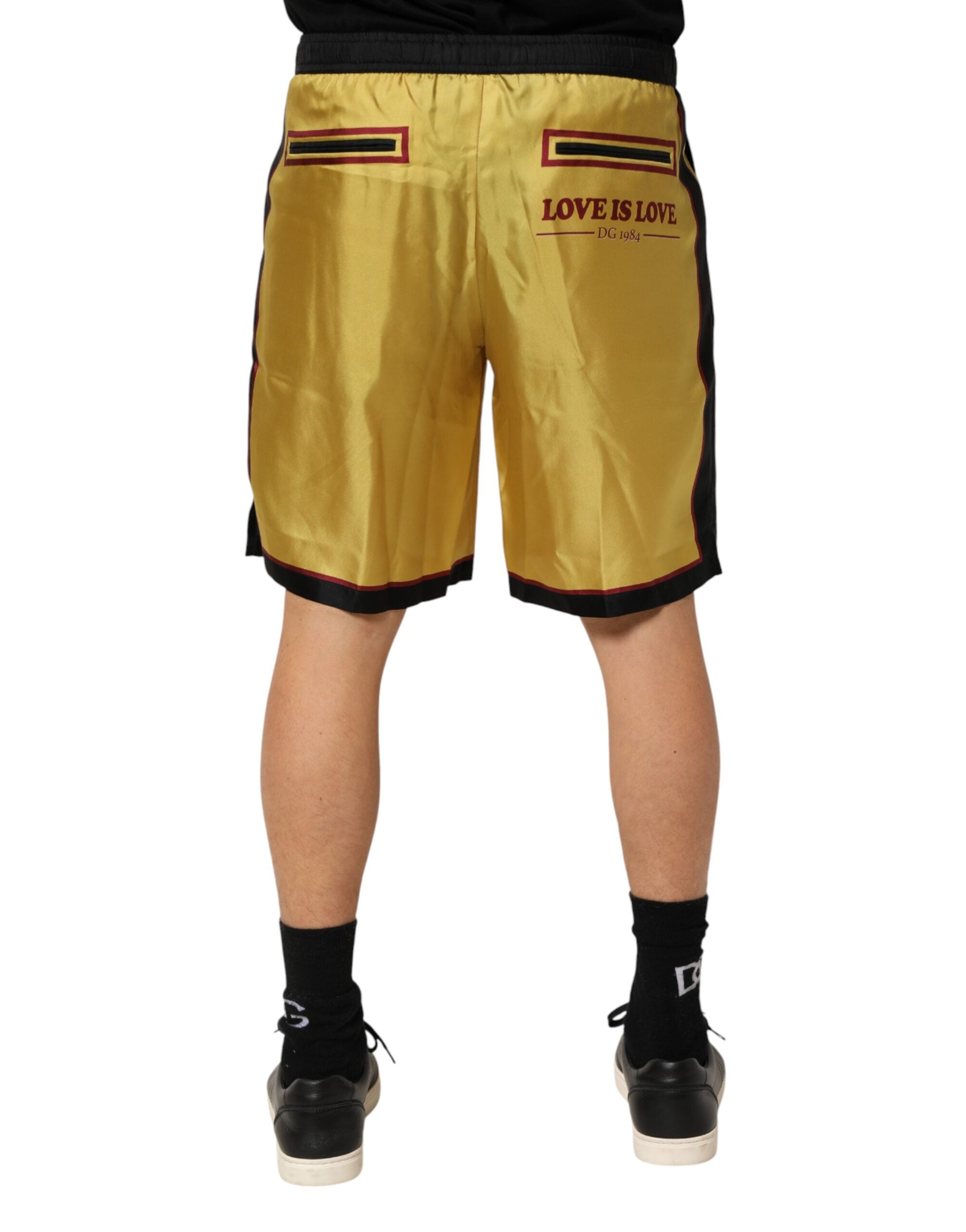 Shorts bermuda en soie jaune à fleurs Dolce & Gabbana pour homme, motif floral coloré et élégant, vue de face.