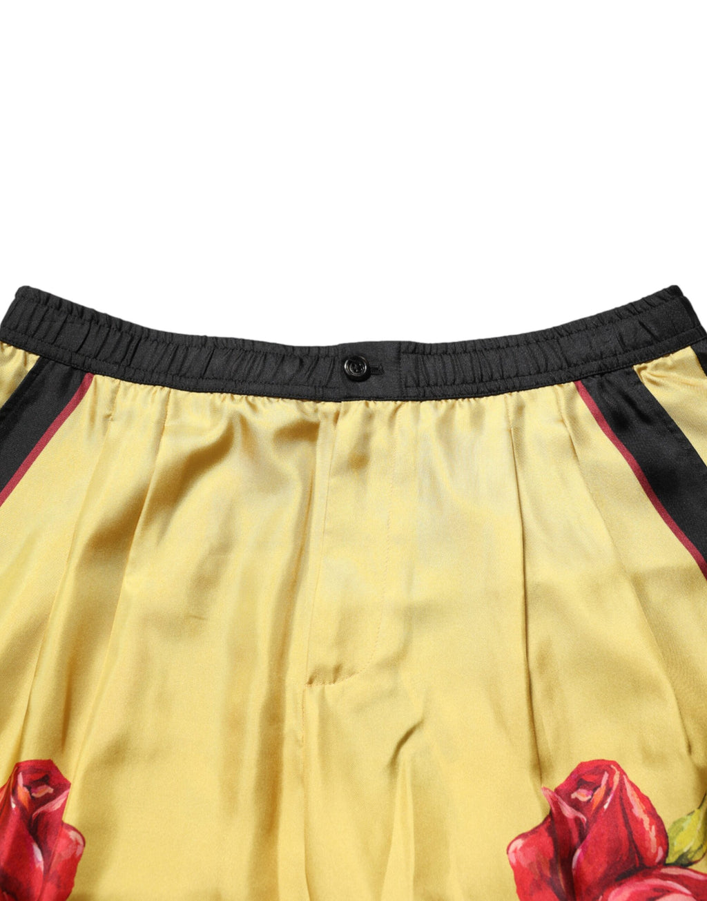 Shorts bermuda en soie jaune à imprimé floral pour homme de Dolce & Gabbana, avec motif coloré et coupe élégante.