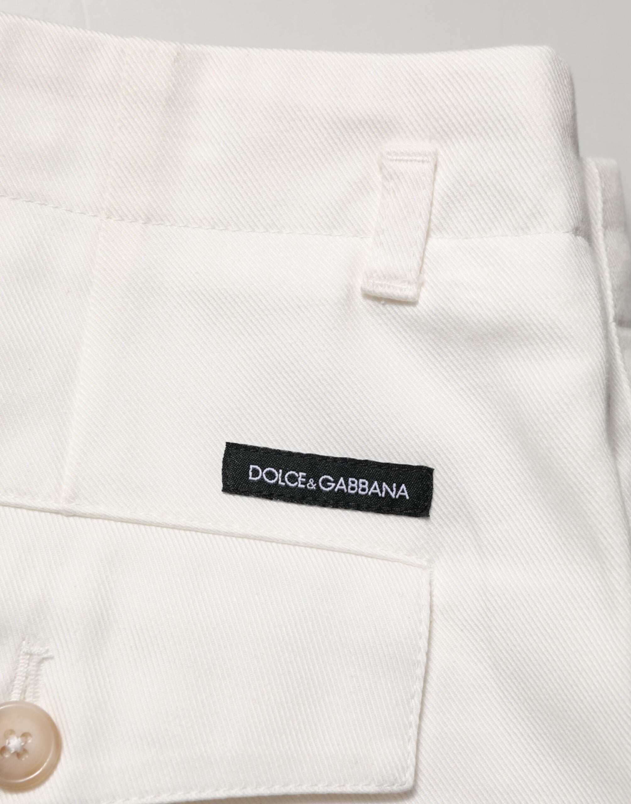 Shorts bermuda en coton blanc pour homme de Dolce & Gabbana, taille mi-haute, mode décontractée élégante.