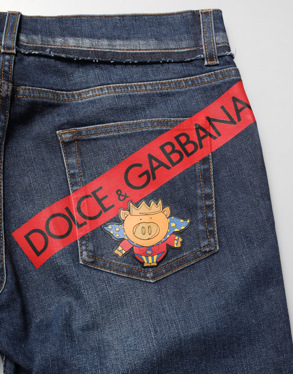 Jeans skinny en coton stretch bleu pour homme de Dolce & Gabbana, coupe ajustée et détails modernes.
