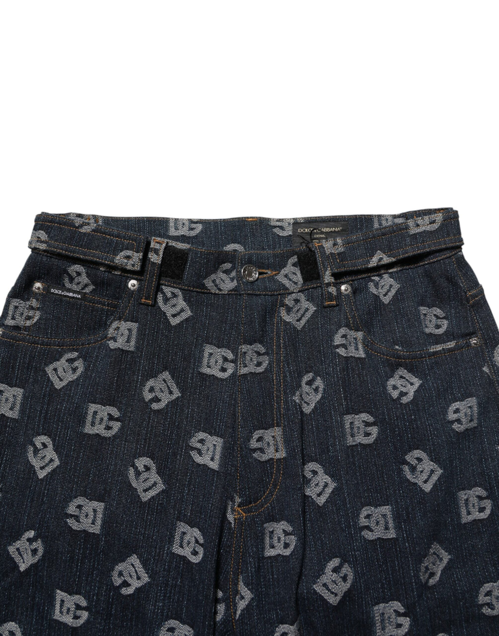 Jeans homme Dolce & Gabbana en denim droit bleu avec logo imprimé, style classique et élégant.