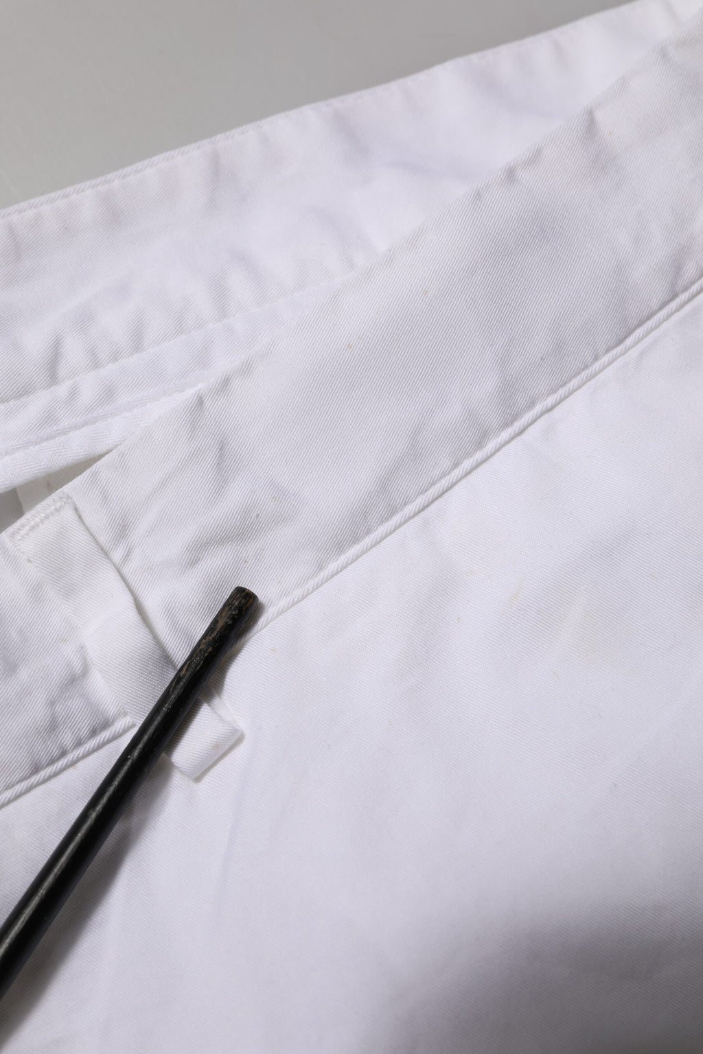 Pantalons bermuda pour homme en coton stretch blanc de Dolce & Gabbana, pantalon décontracté avec coupe élégante.