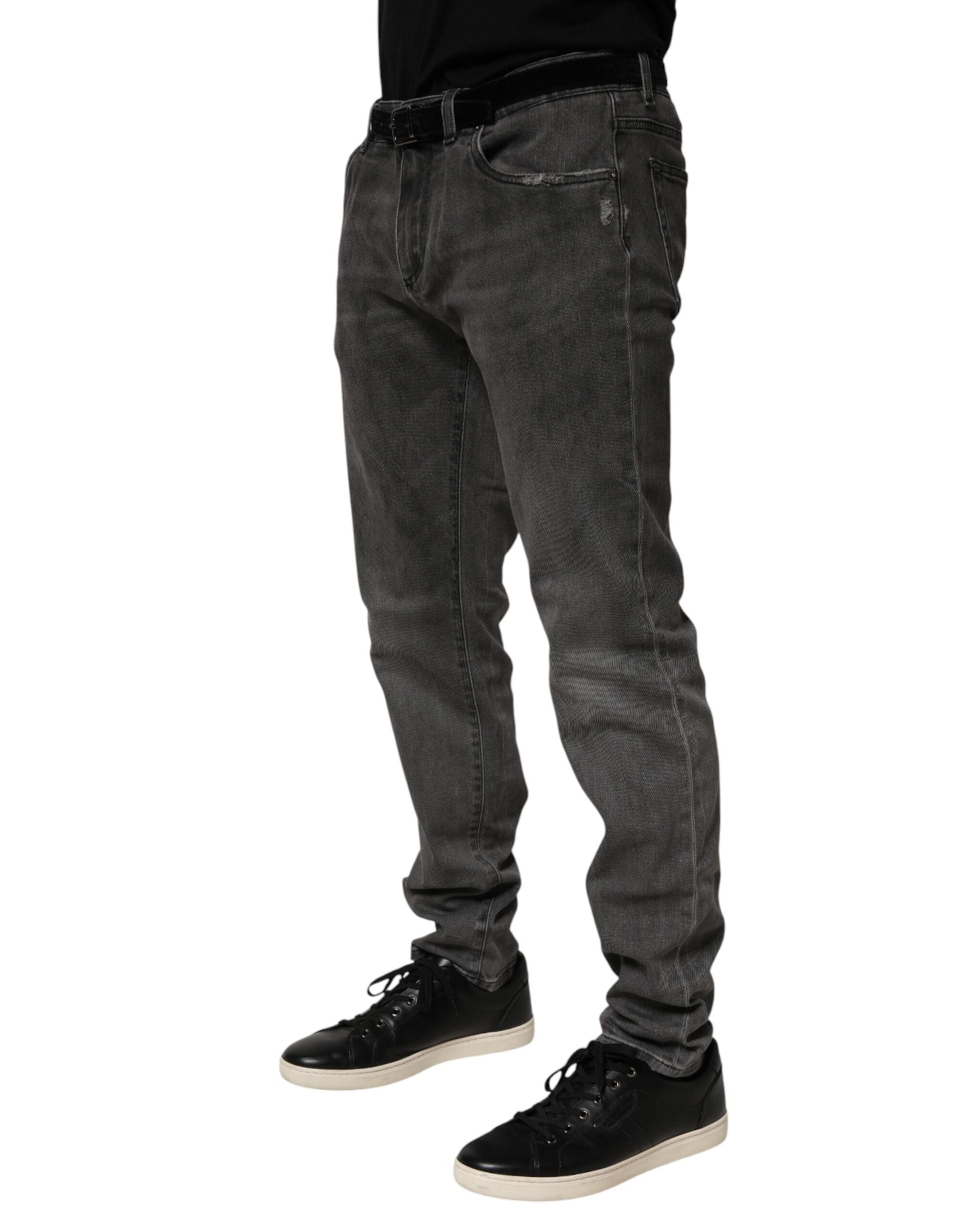 Jeans skinny en coton gris foncé de Dolce & Gabbana pour homme, coupe ajustée et moderne, visibles avec détails de la texture en denim.