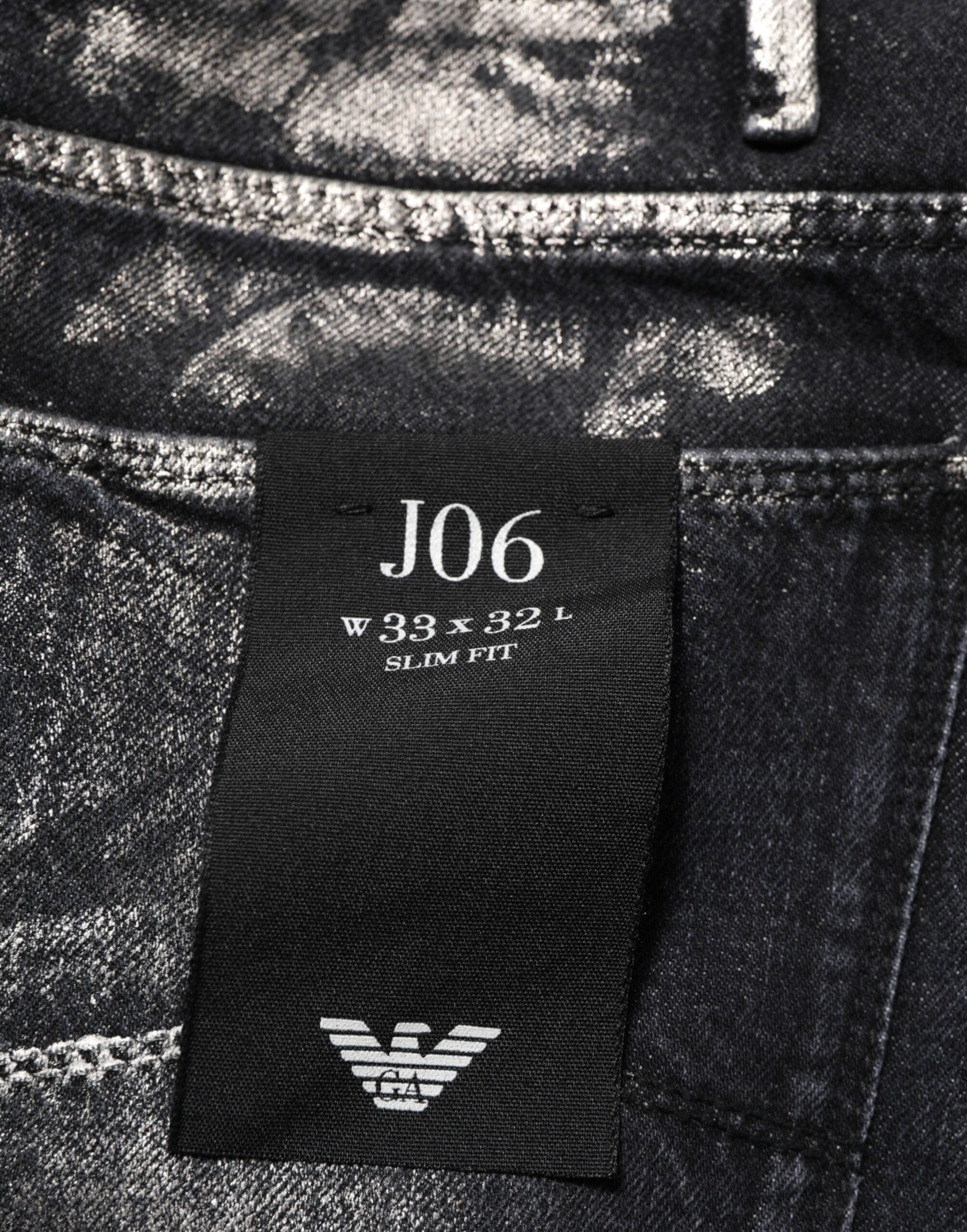 Pantalon en jean homme Emporio Armani noir délavé, coupe slim ajustée, denim solide et mode élégante.