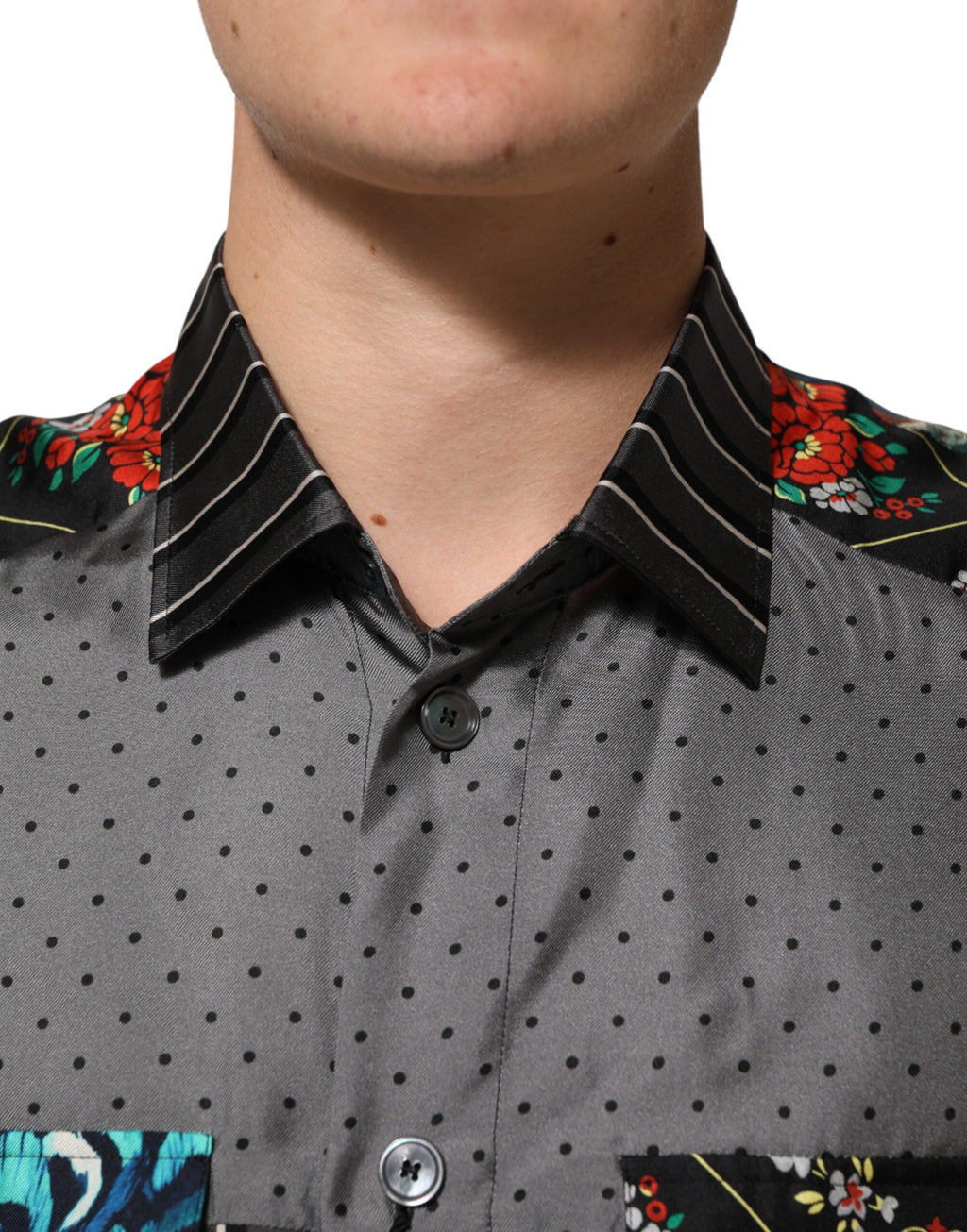 Chemise en soie à manches longues Dolce & Gabbana, patchwork multicolore, élégante et sophistiquée.