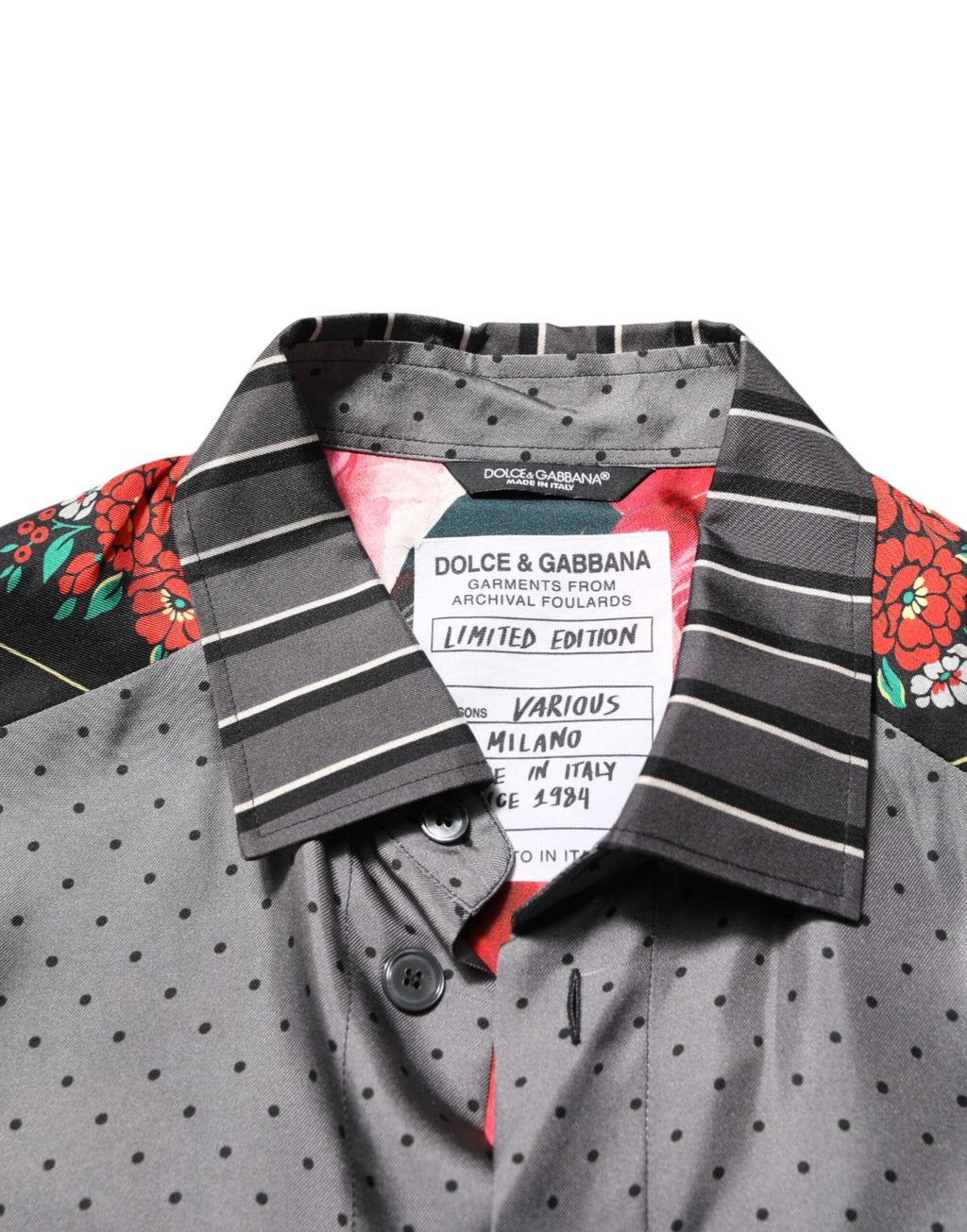 Chemise en soie Dolce & Gabbana à manches longues avec patchwork multicolore, style élégant et sophistiqué.