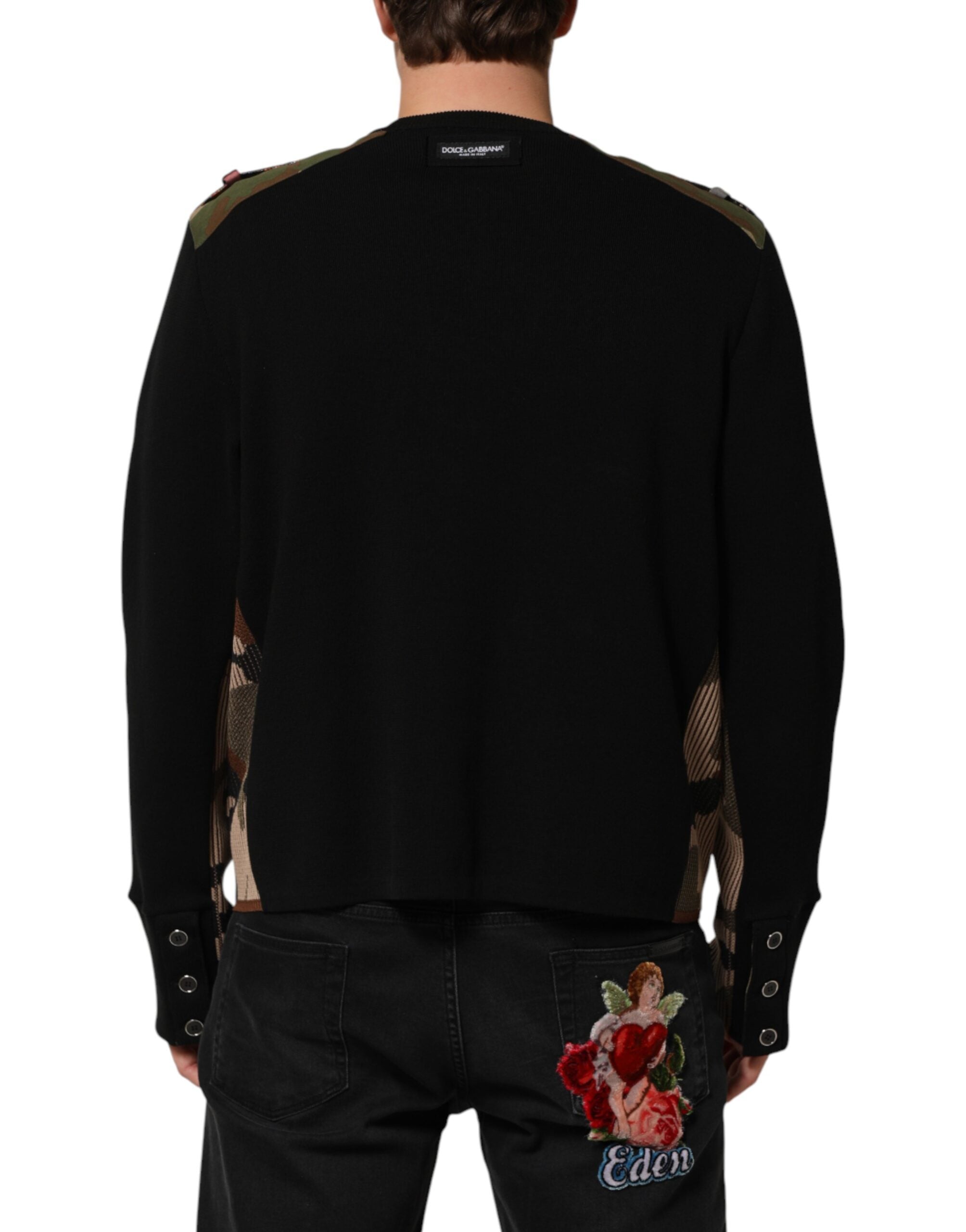 Pull noir en patchwork Dolce & Gabbana, col rond, douceur élégante, porté sur un mannequin.