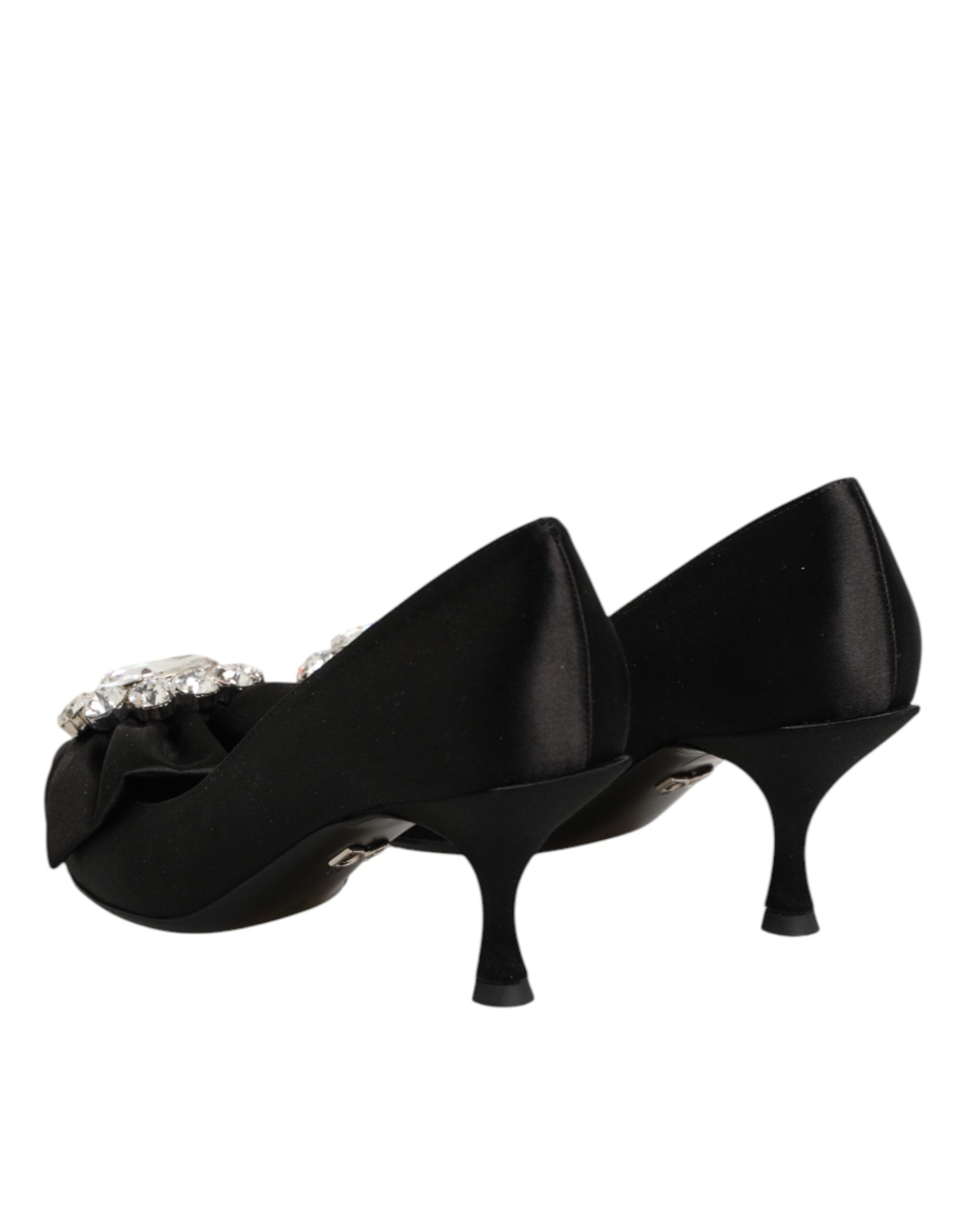 Chaussures Dolce & Gabbana en satin noir avec ruban et embellissements en cristal, élégantes et sophistiquées.