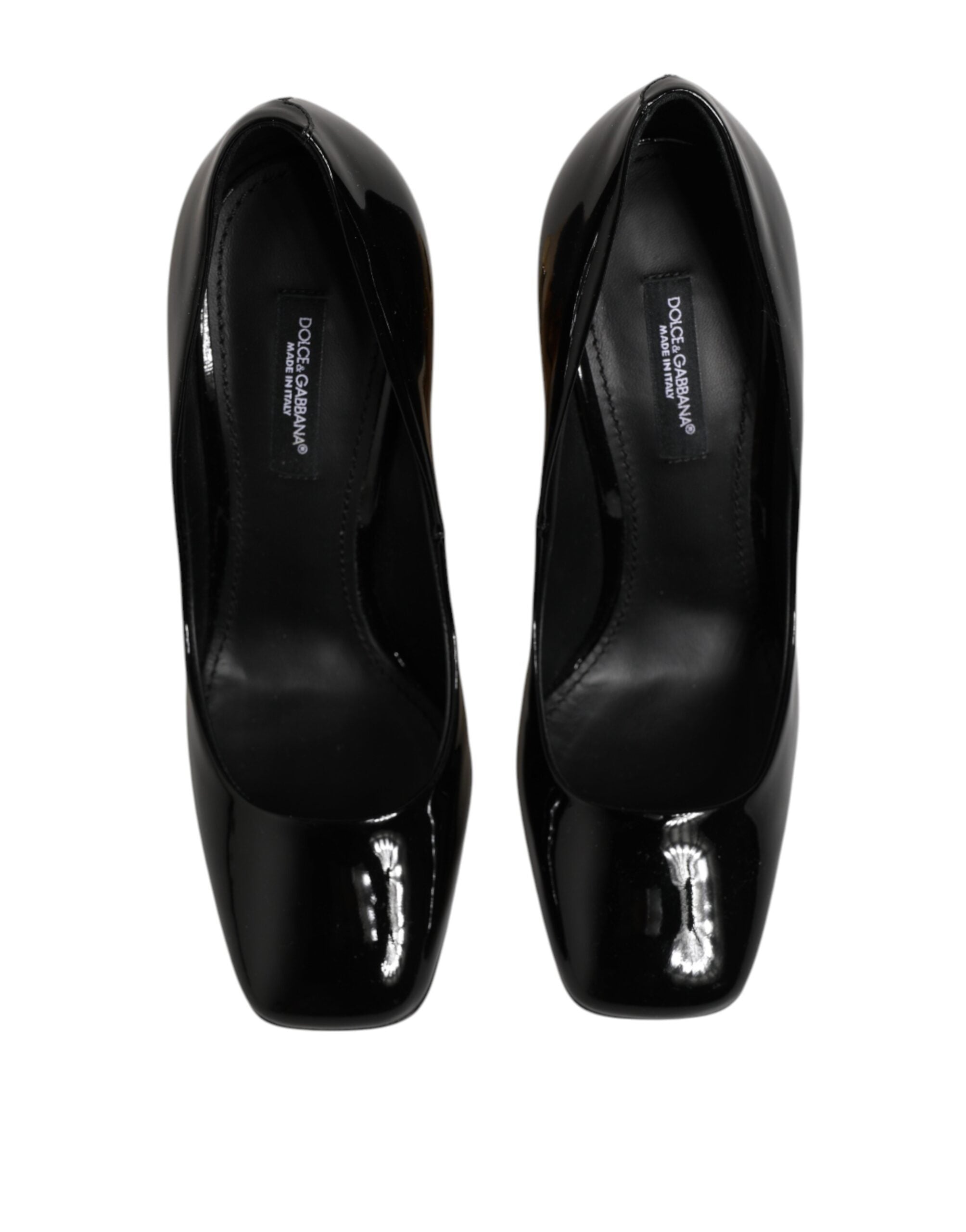 Chaussures à talons Dolce & Gabbana noires et or en cuir verni avec logo, élégantes et sophistiquées.