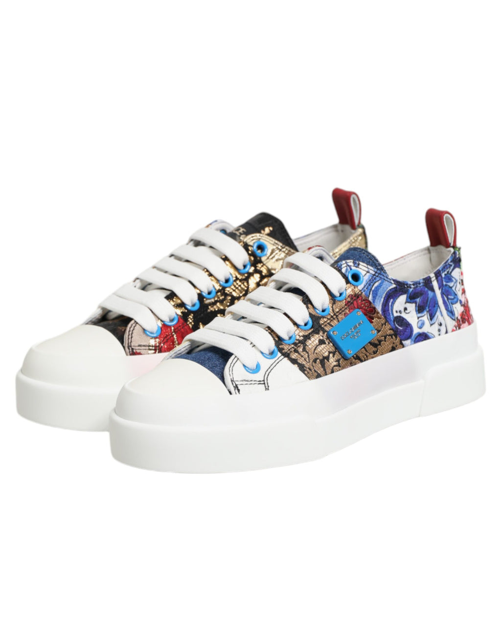 Chaussures Dolce & Gabbana multicolores en patchwork, baskets basses en toile avec semelles blanches et détails colorés.