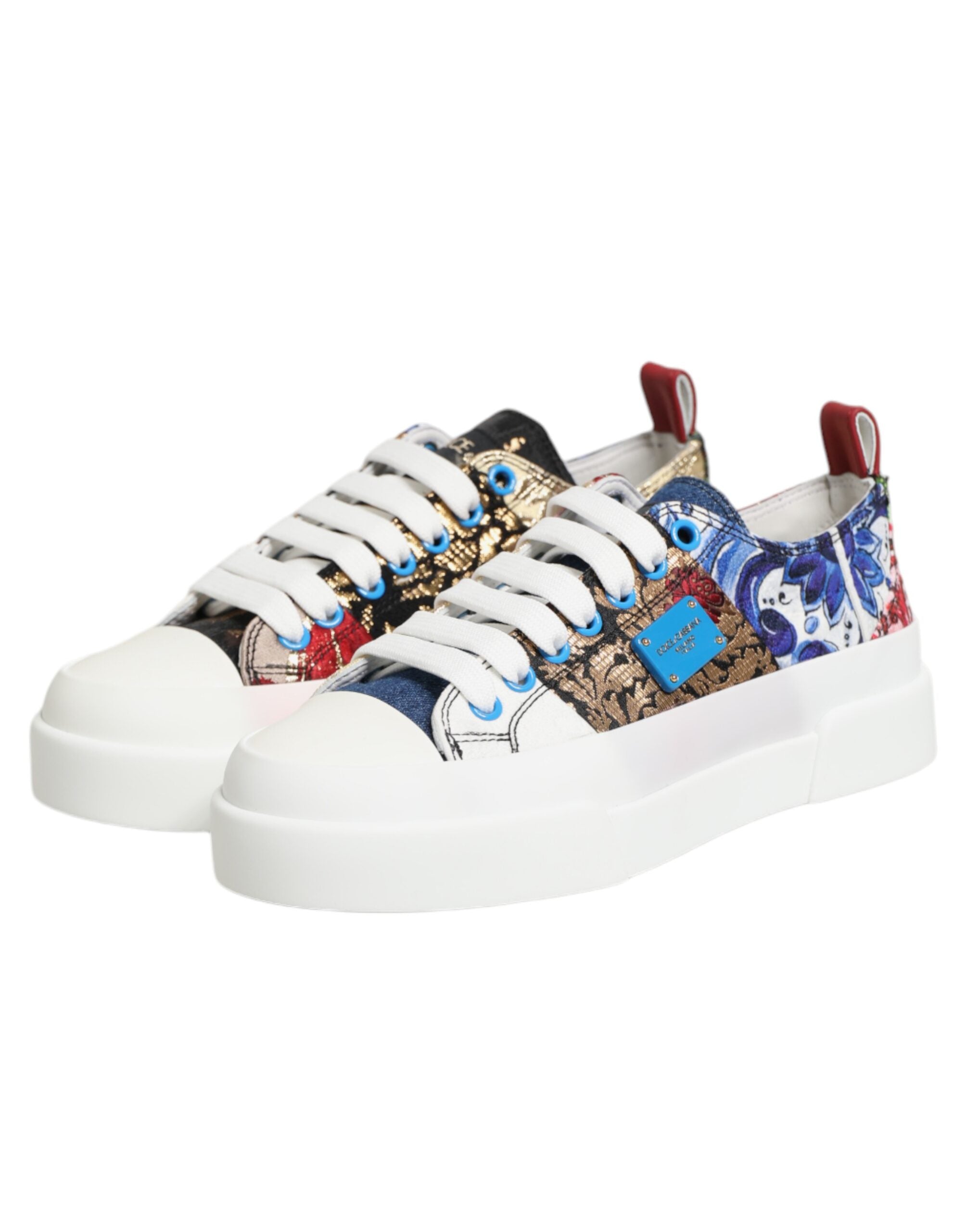 Chaussures Dolce & Gabbana multicolores en patchwork, baskets basses en toile avec semelles blanches et détails colorés.