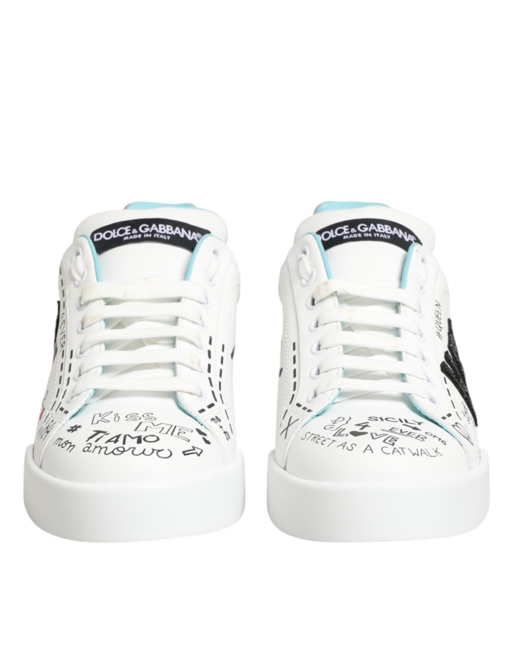 Chaussures sneakers basses blanches en cuir Dolce & Gabbana avec graffiti, mode urbaine et style tendance.