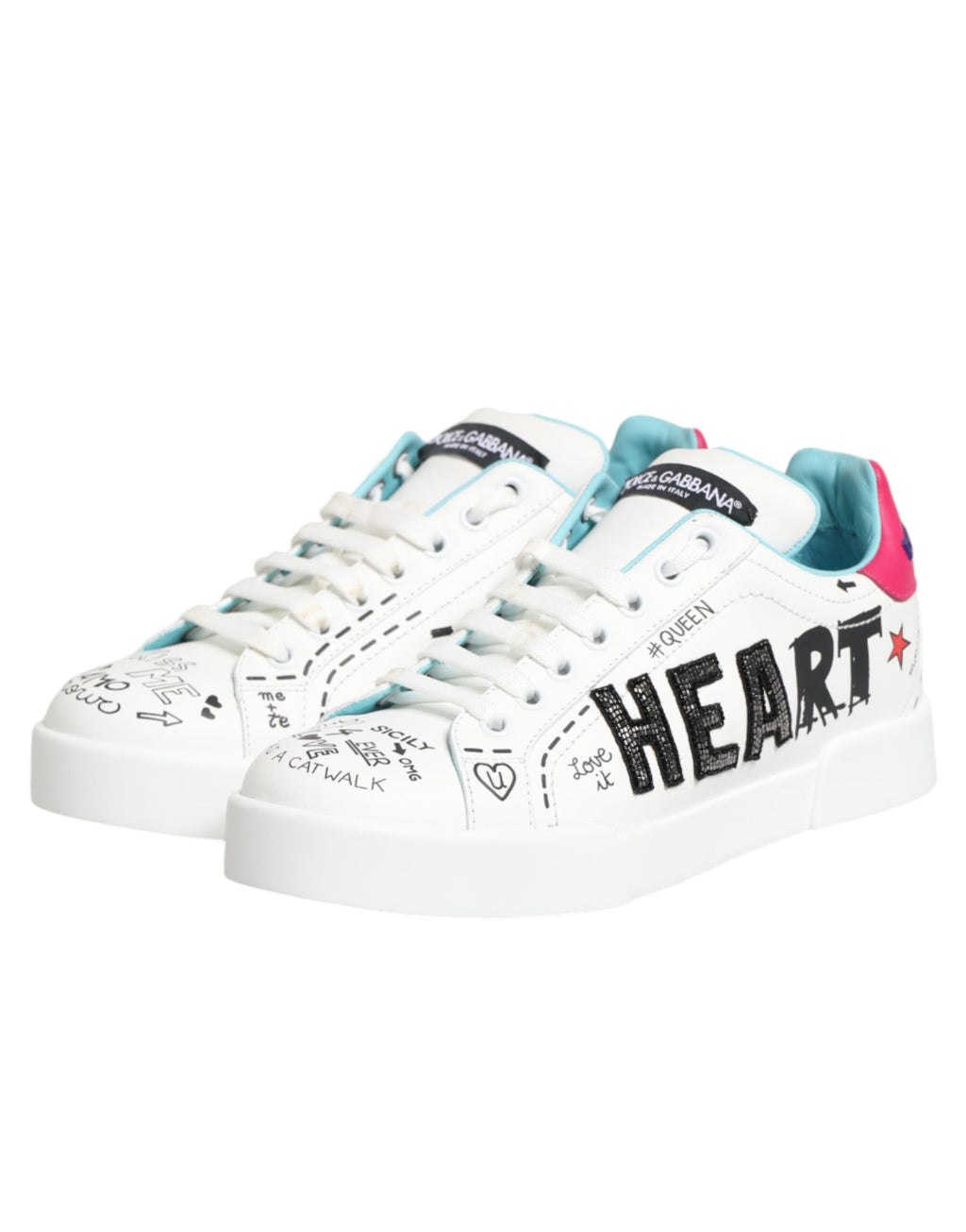 Chaussures sneakers basses en cuir blanc Dolce & Gabbana avec graffiti artistique, vue de face.