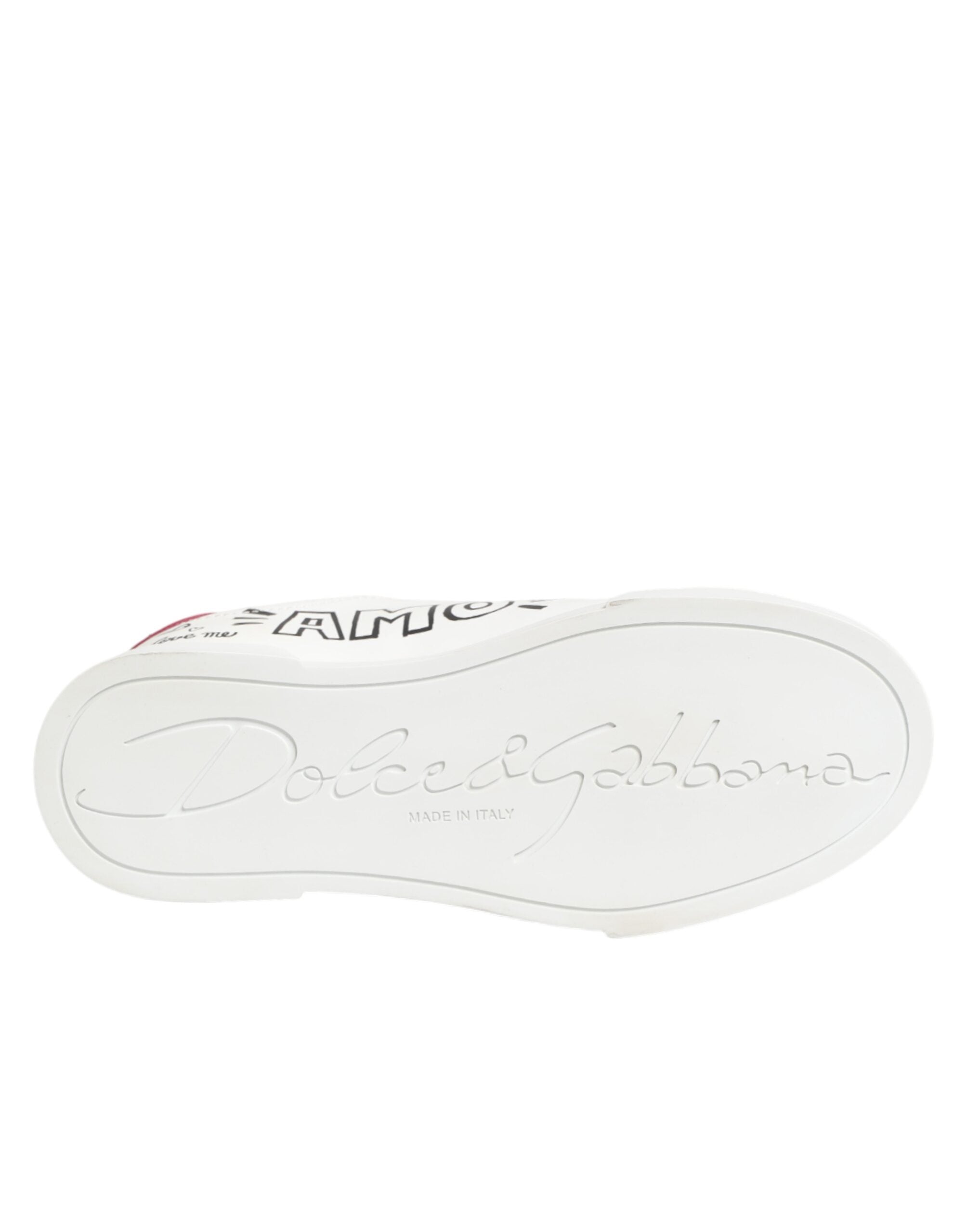 Chaussures sneakers basses en cuir blanc Dolce & Gabbana avec motif graffiti, vues de côté.