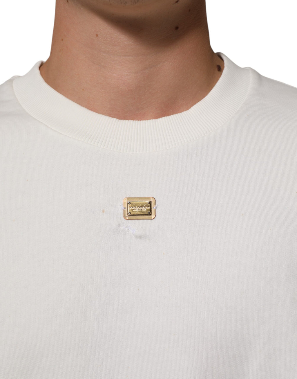 Sweat-shirt blanc Dolce & Gabbana avec logo DG sur le col, en coton, à col rond et manches longues, mode élégante pour hommes.