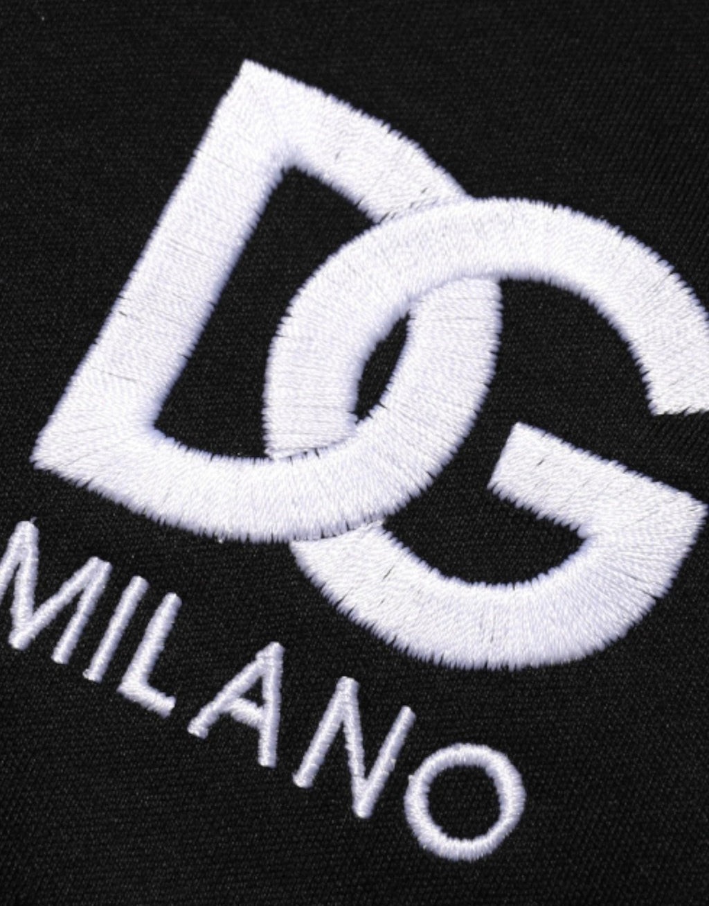 T-shirt noir en coton Dolce & Gabbana avec broderie du logo DG, vue de face.