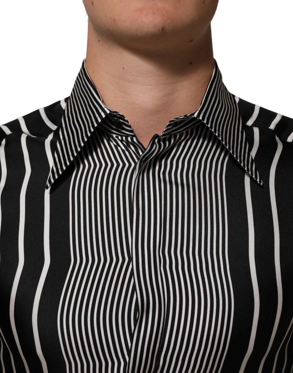 Chemise homme Dolce & Gabbana à rayures noires et blanches, élégante et classique, vue de face.