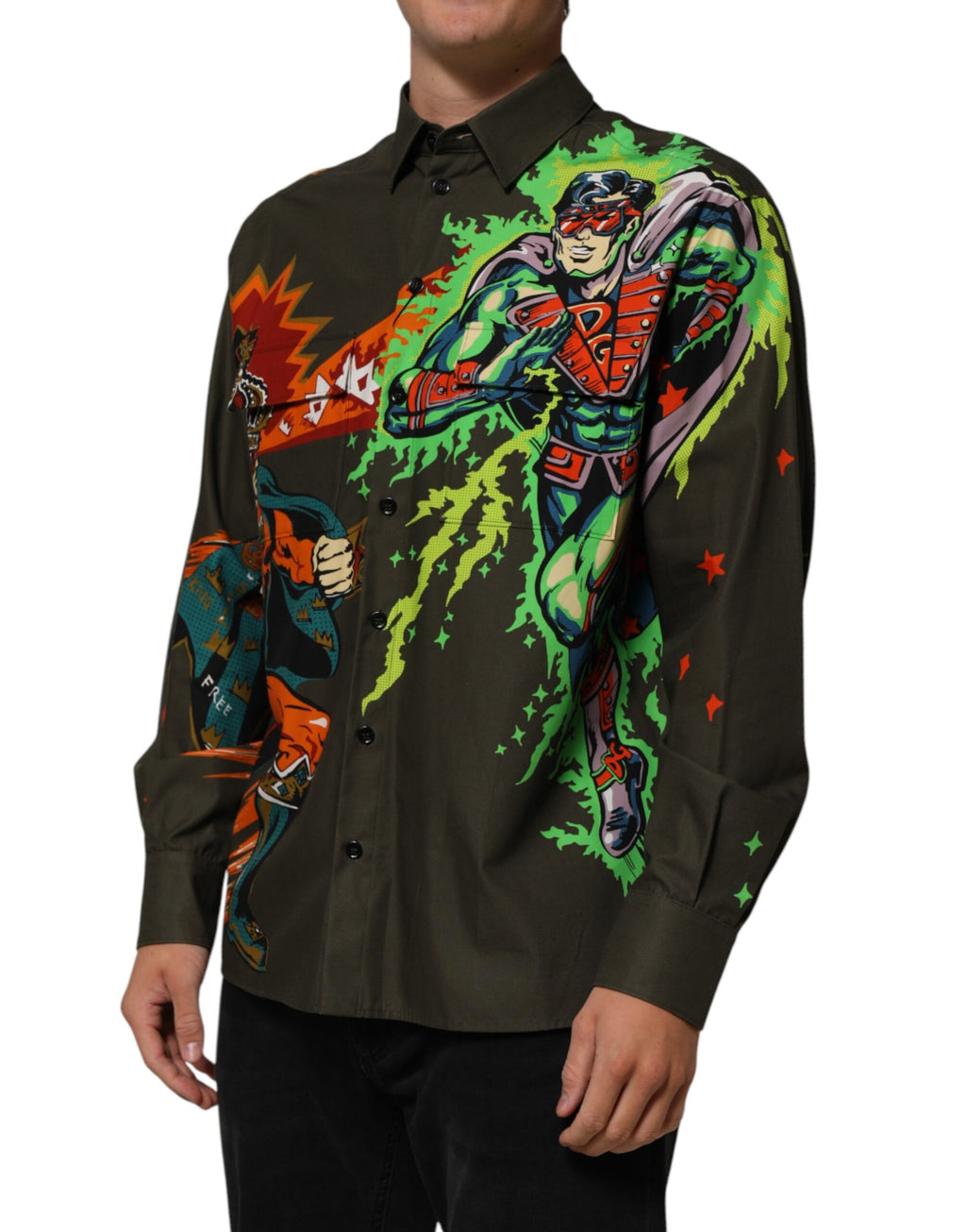 Chemise à boutons Dolce & Gabbana vert avec motif de superhéros, style moderne et coloré, en tissu léger.