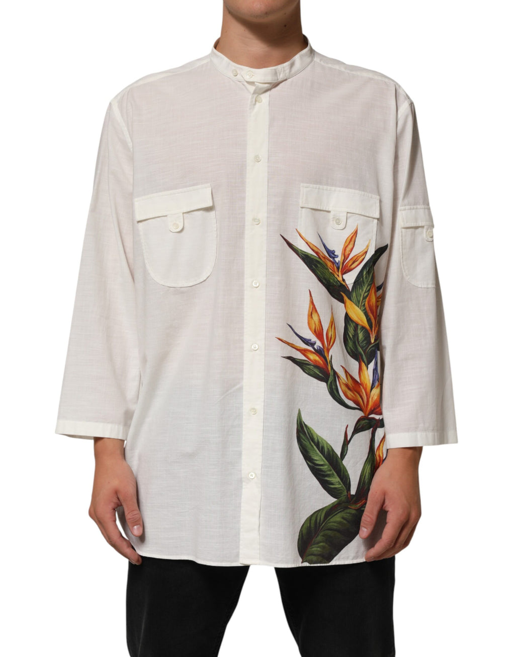 Chemise blanche en coton à fleurs Dolce & Gabbana avec boutons, motif floral élégant, vue de face.