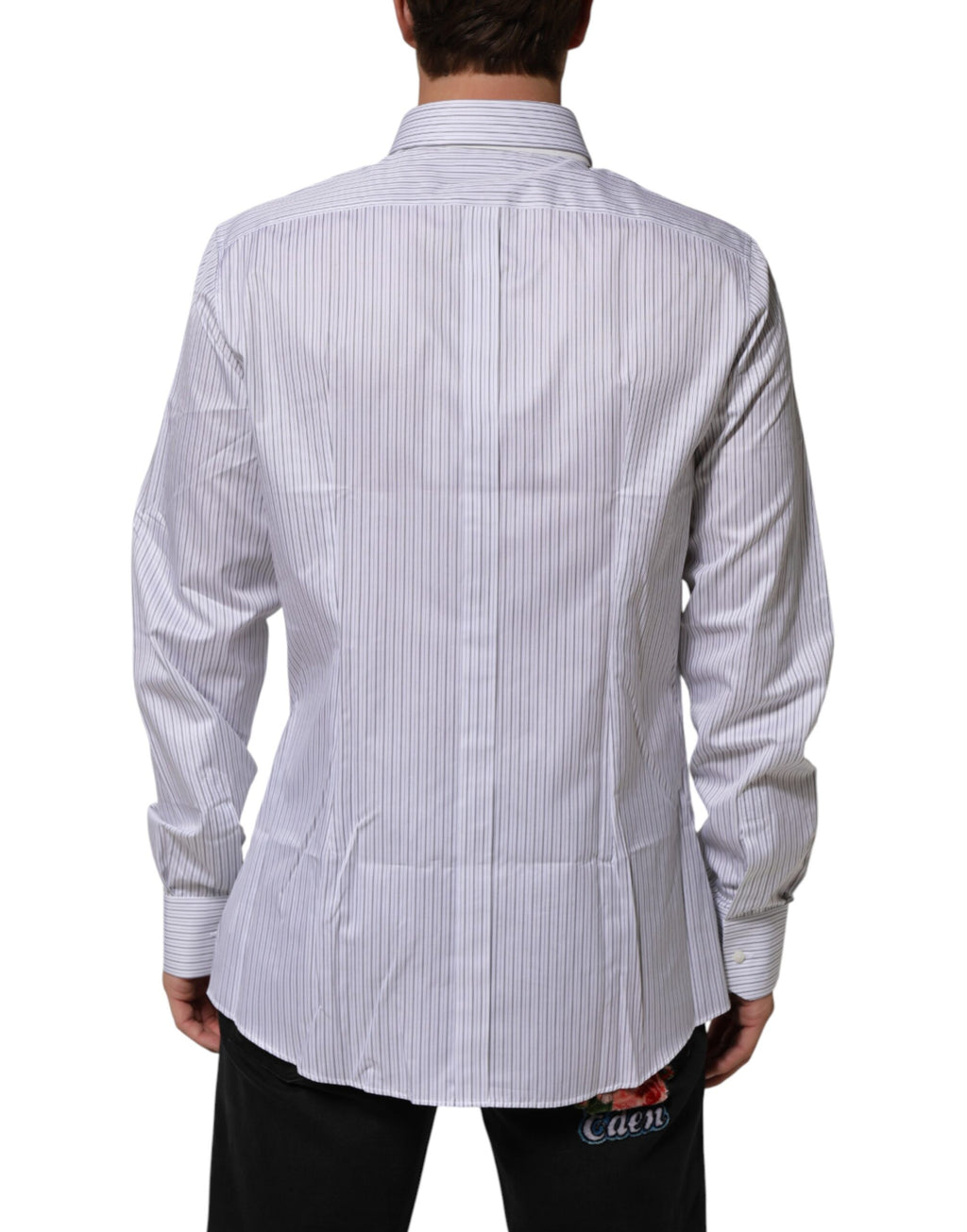 Chemise blanche à rayures longues manches Dolce & Gabbana, élégante avec détails dorés sur le col et les poignets.