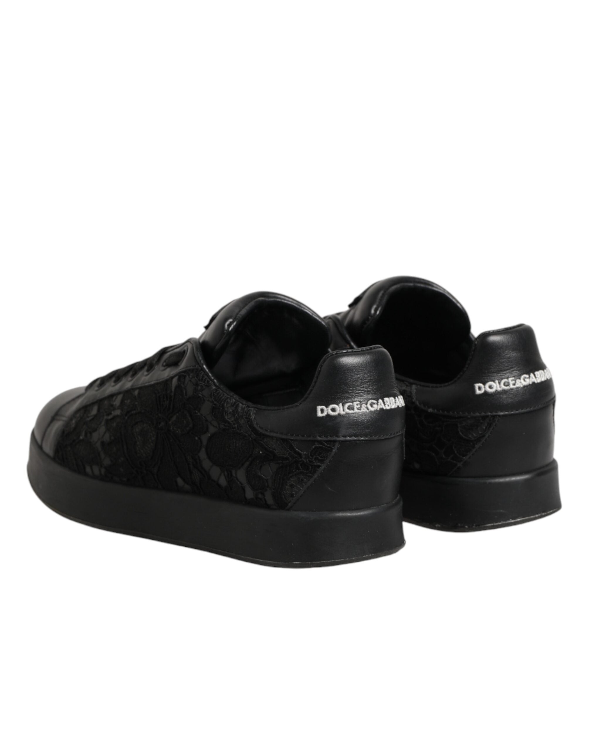 Chaussures basses en dentelle florale noire de Dolce & Gabbana, baskets élégantes avec design floral sophistiqué.