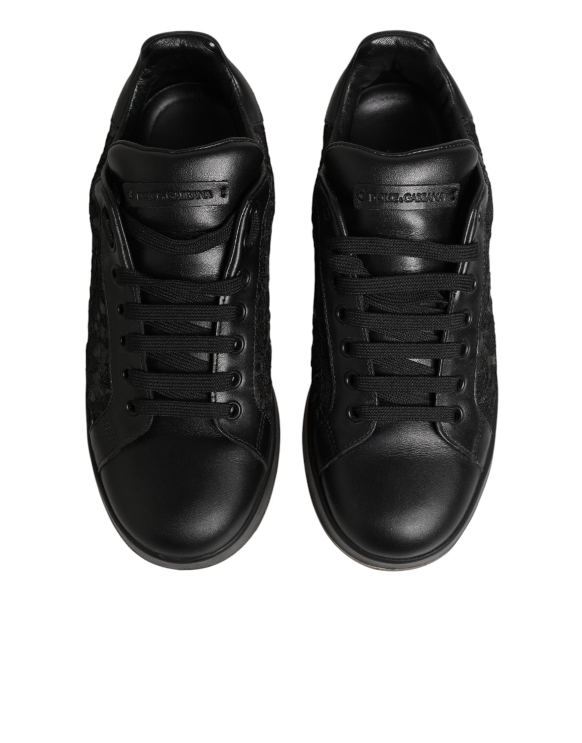 Chaussures basses Dolce & Gabbana en dentelle florale noire, sneakers élégants avec design sophistiqué et détails en lace.