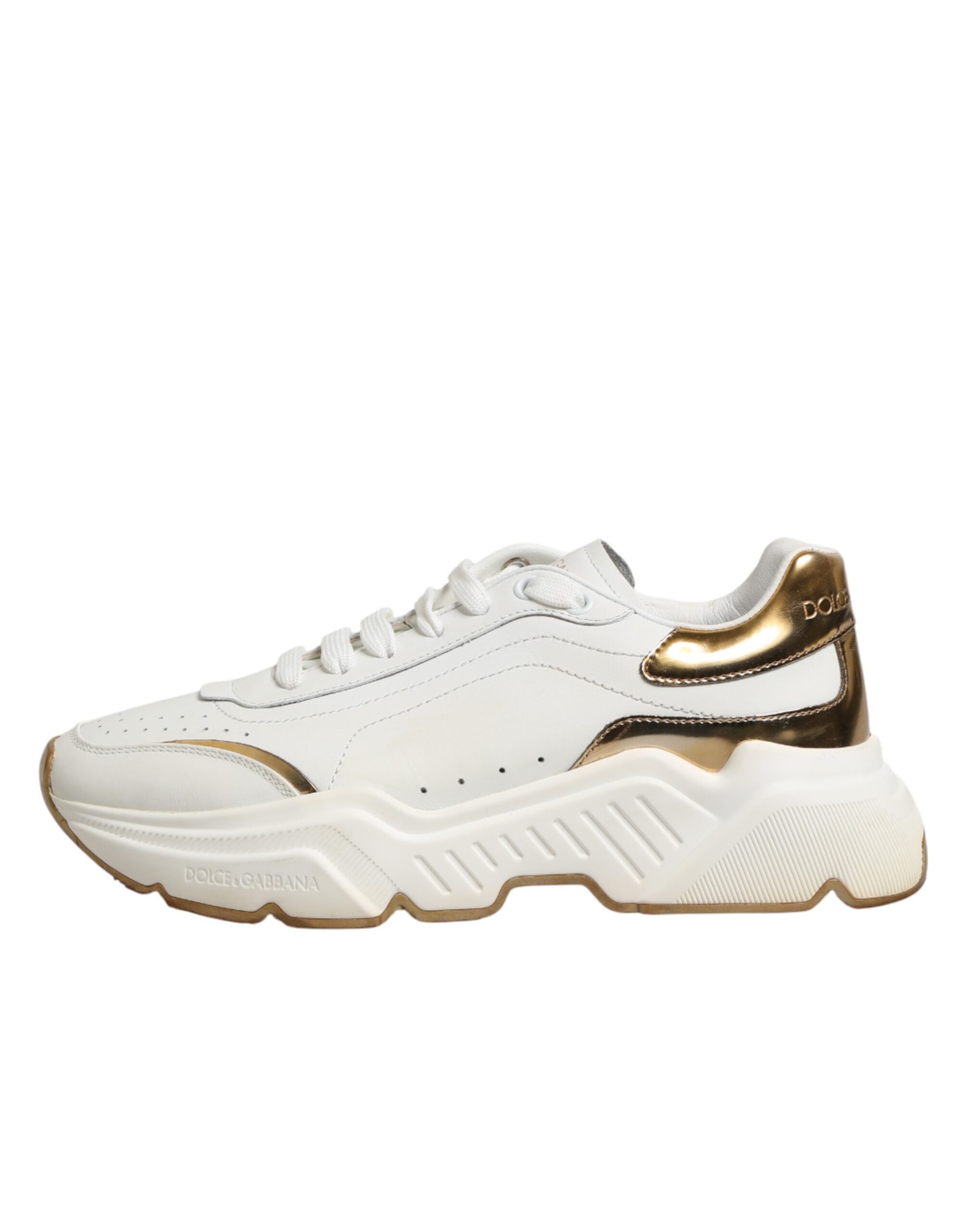 Chaussures basses Dolce & Gabbana Daymaster en or blanc, sneakers modernes avec design élégant et finition de qualité.