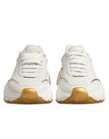 Chaussures sneakers basses Dolce & Gabbana Daymaster en or blanc, tige en cuir blanc avec détails élégants.