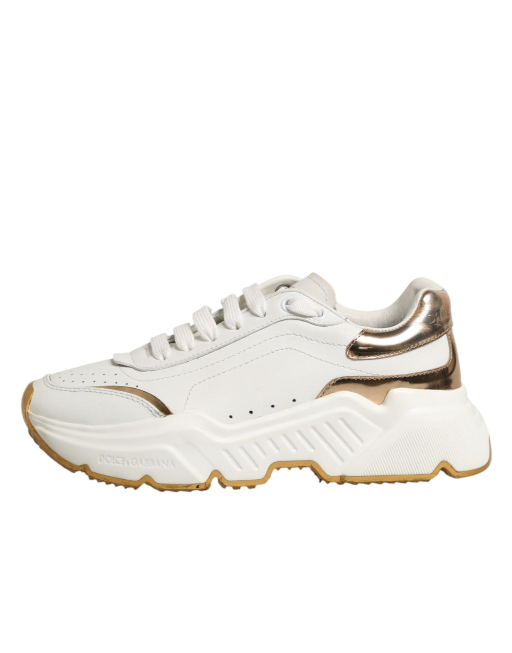 Chaussures basses Dolce & Gabbana Daymaster en or blanc, baskets élégantes en cuir avec détails modernes et design sophistiqué.