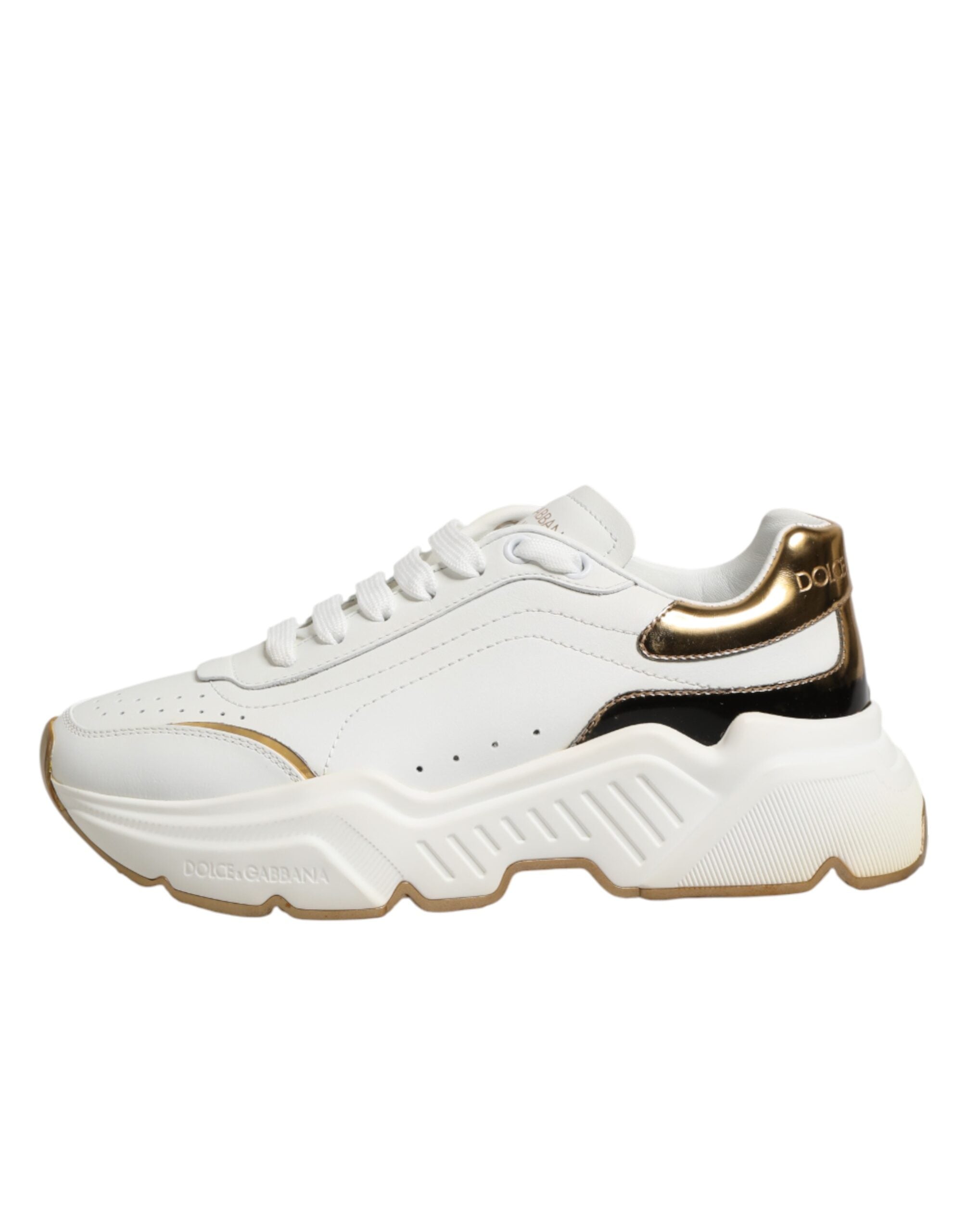 Chaussures sneakers basses Dolce & Gabbana Daymaster en or blanc, vue de face, détails en cuir et design élégant