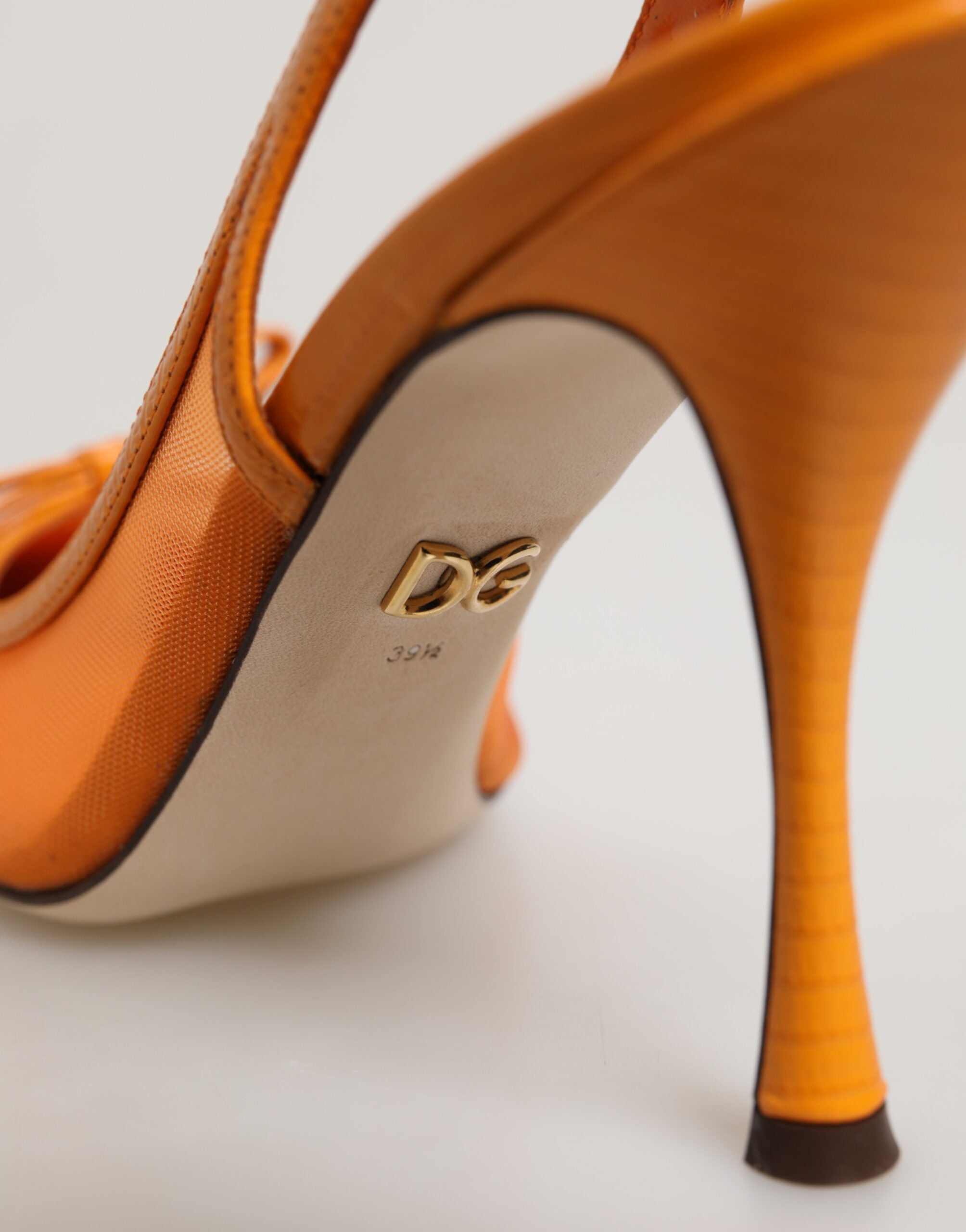 Chaussures à talons Dolce & Gabbana en cuir orange avec mesh, sandales à talons slingback élégantes et sophistiquées.