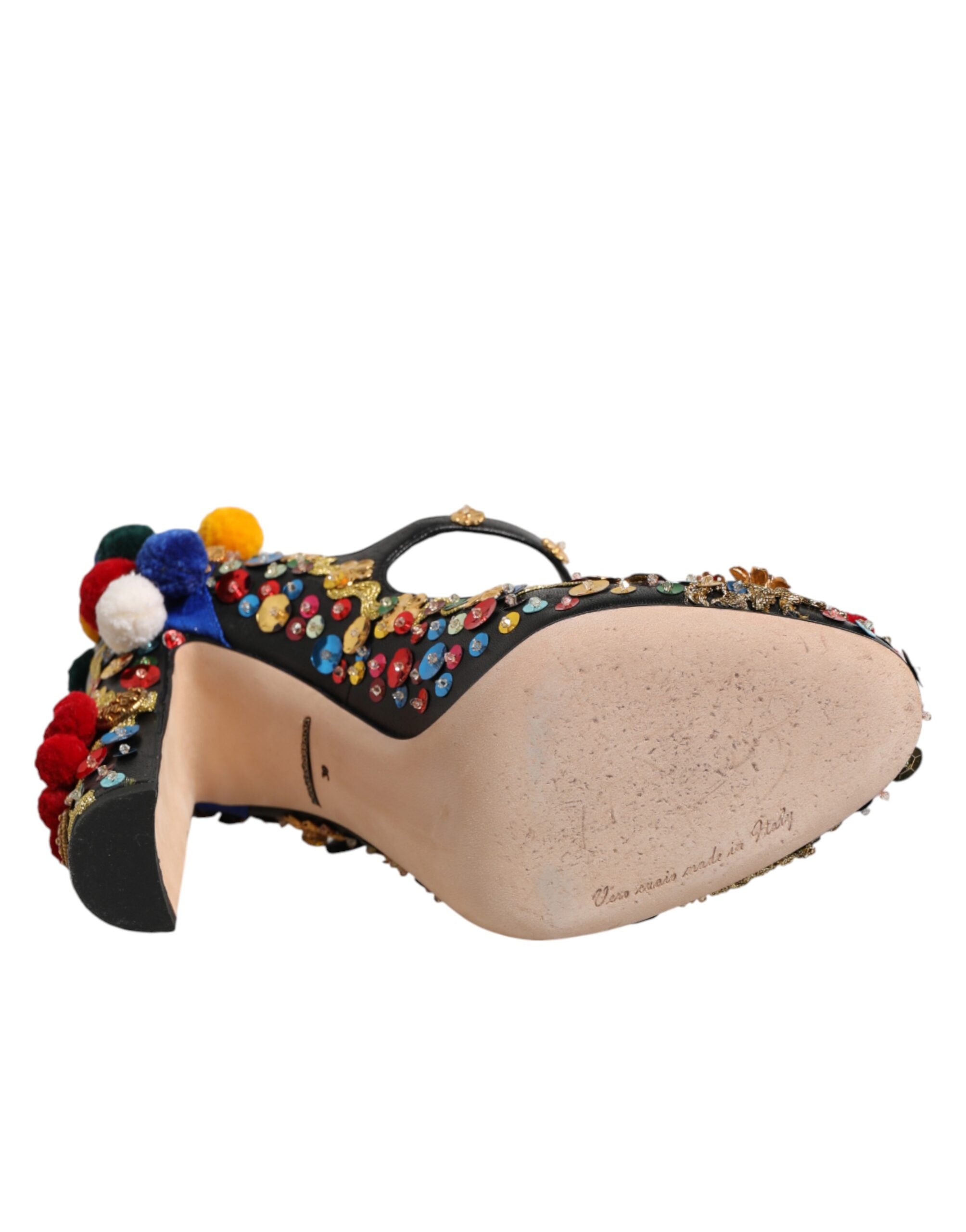 Chaussures Dolce & Gabbana Mary Janes noires avec embellissements dorés, talons et bride en cuir élégant.