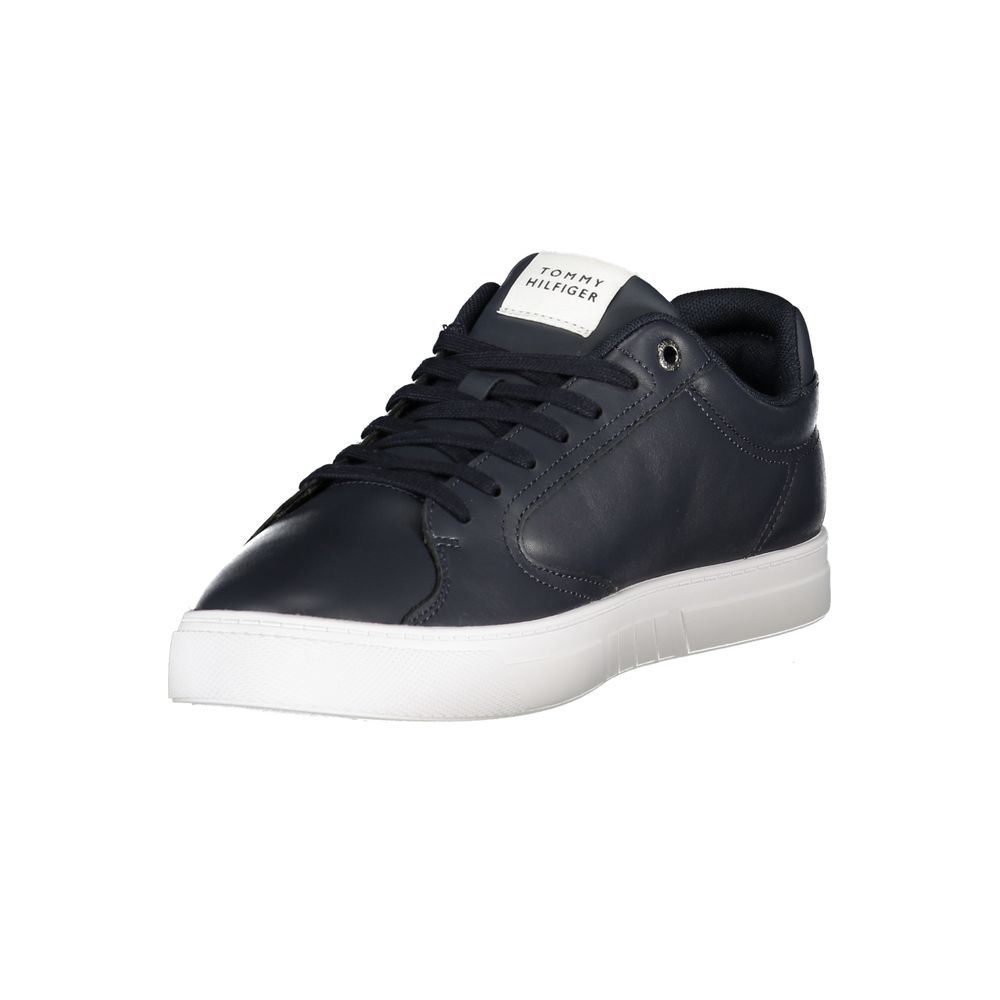 Chaussure homme Tommy Hilfiger en polyester bleu, sneakers décontractés, semelle blanche, design moderne et confortable.