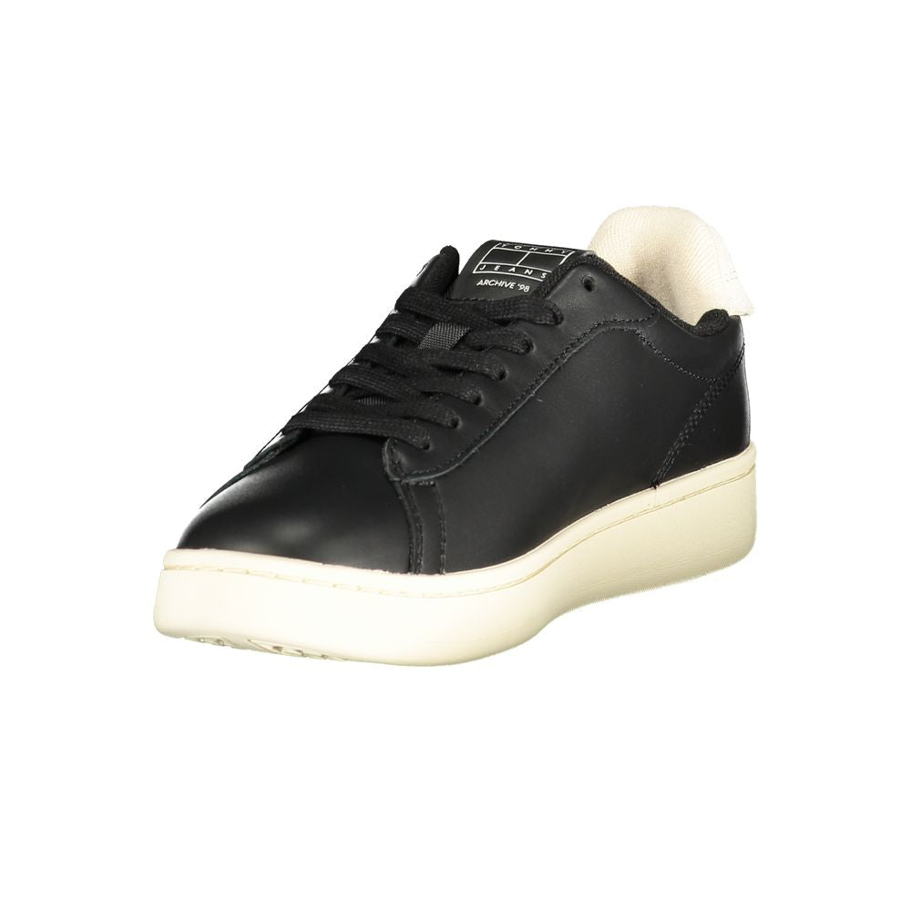 Sneaker pour femmes Tommy Hilfiger en polyuréthane noir, style sportif et moderne, avec design élégant.
