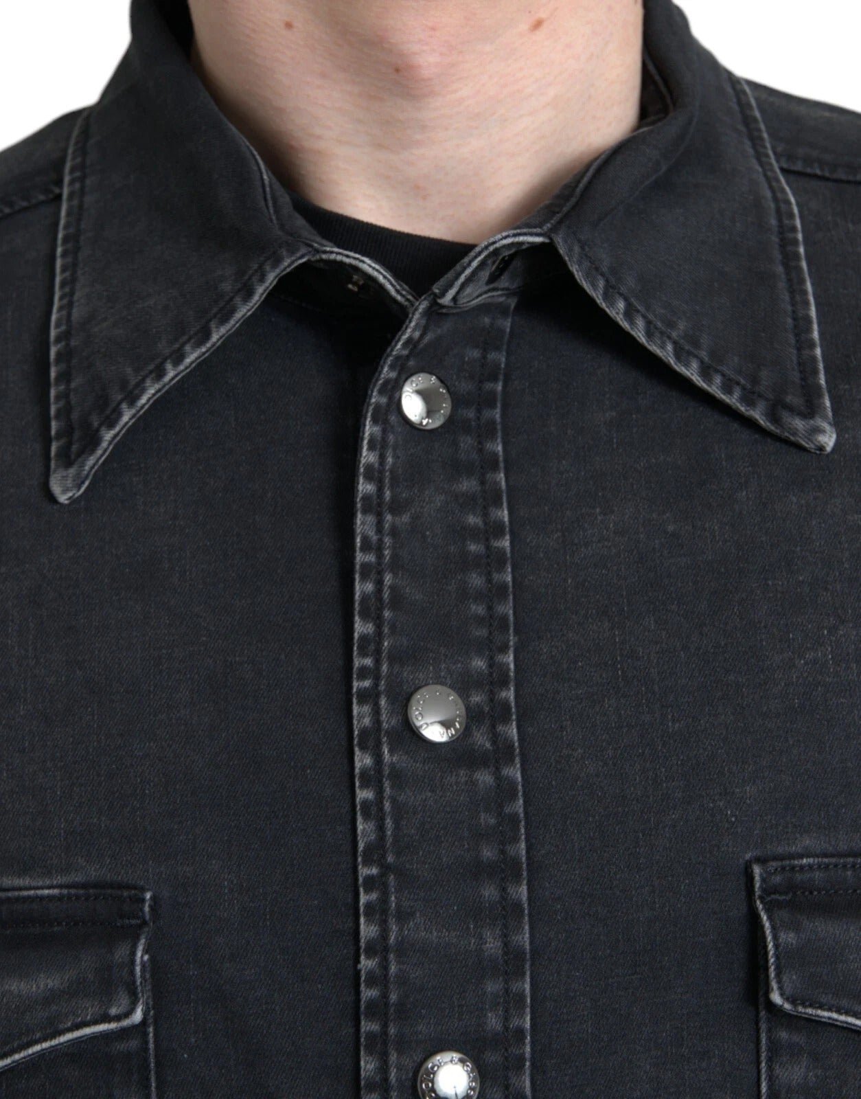 Chemise en denim noire à manches longues de Dolce & Gabbana en coton, style décontracté et élégant.