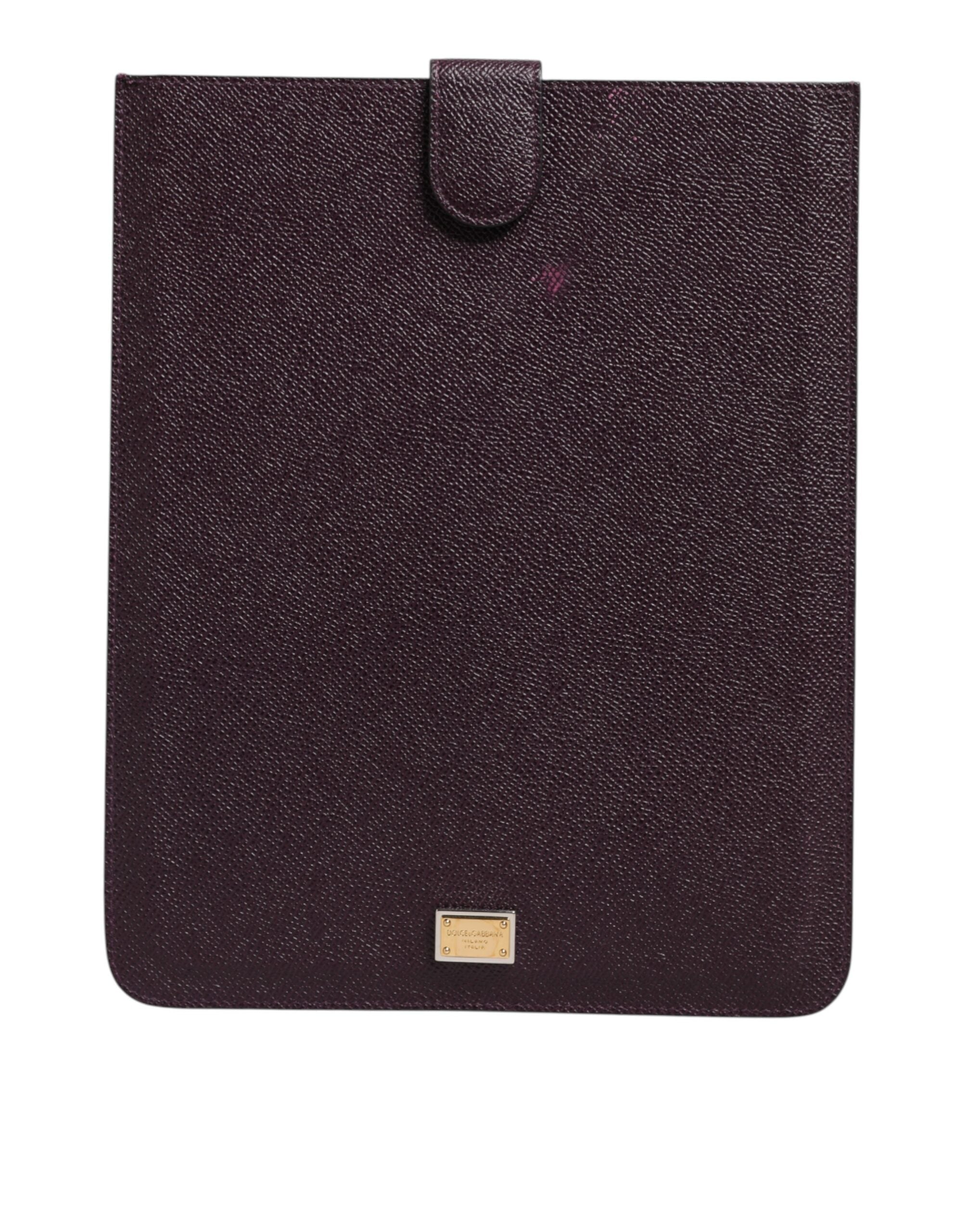 Coque en cuir marron foncé Dolce & Gabbana avec logo, protection pour tablette, design élégant et sophistiqué.