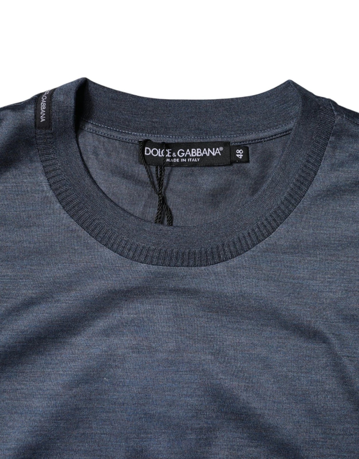 T-shirt homme en soie bleue Dolce & Gabbana, col rond et manches courtes, élégance et confort.