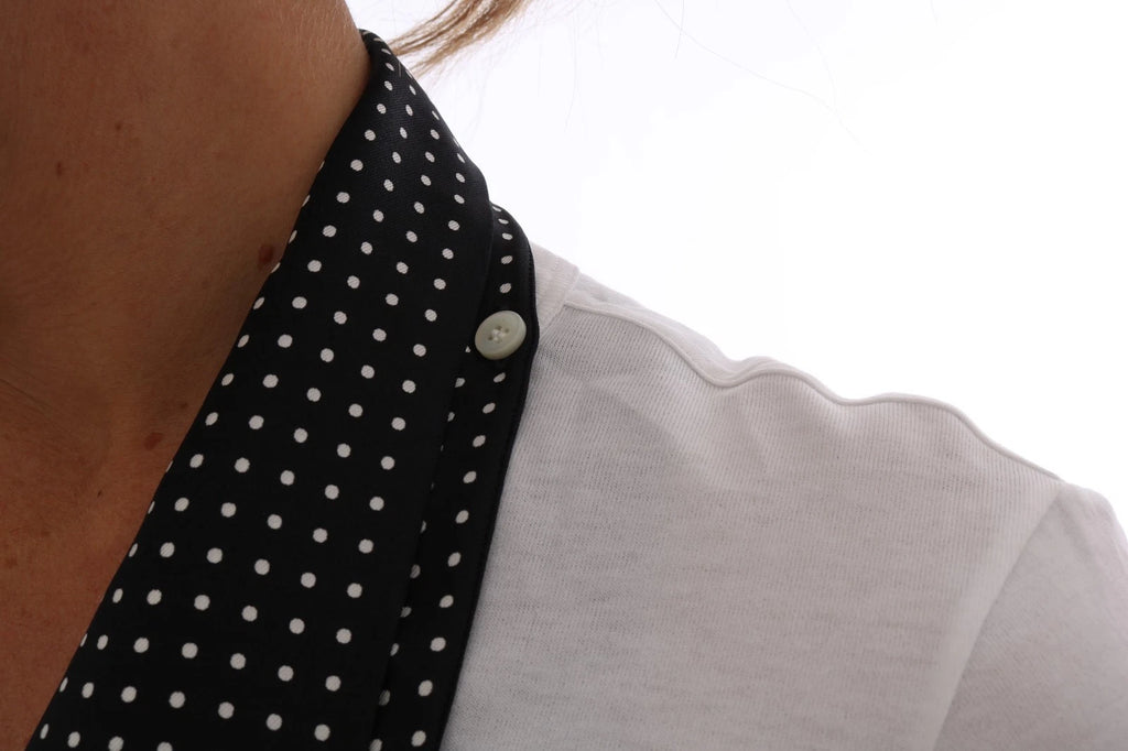 Écharpe en coton blanc et soie noire de Dolce & Gabbana, portée comme haut ou t-shirt, avec motifs élégants.
