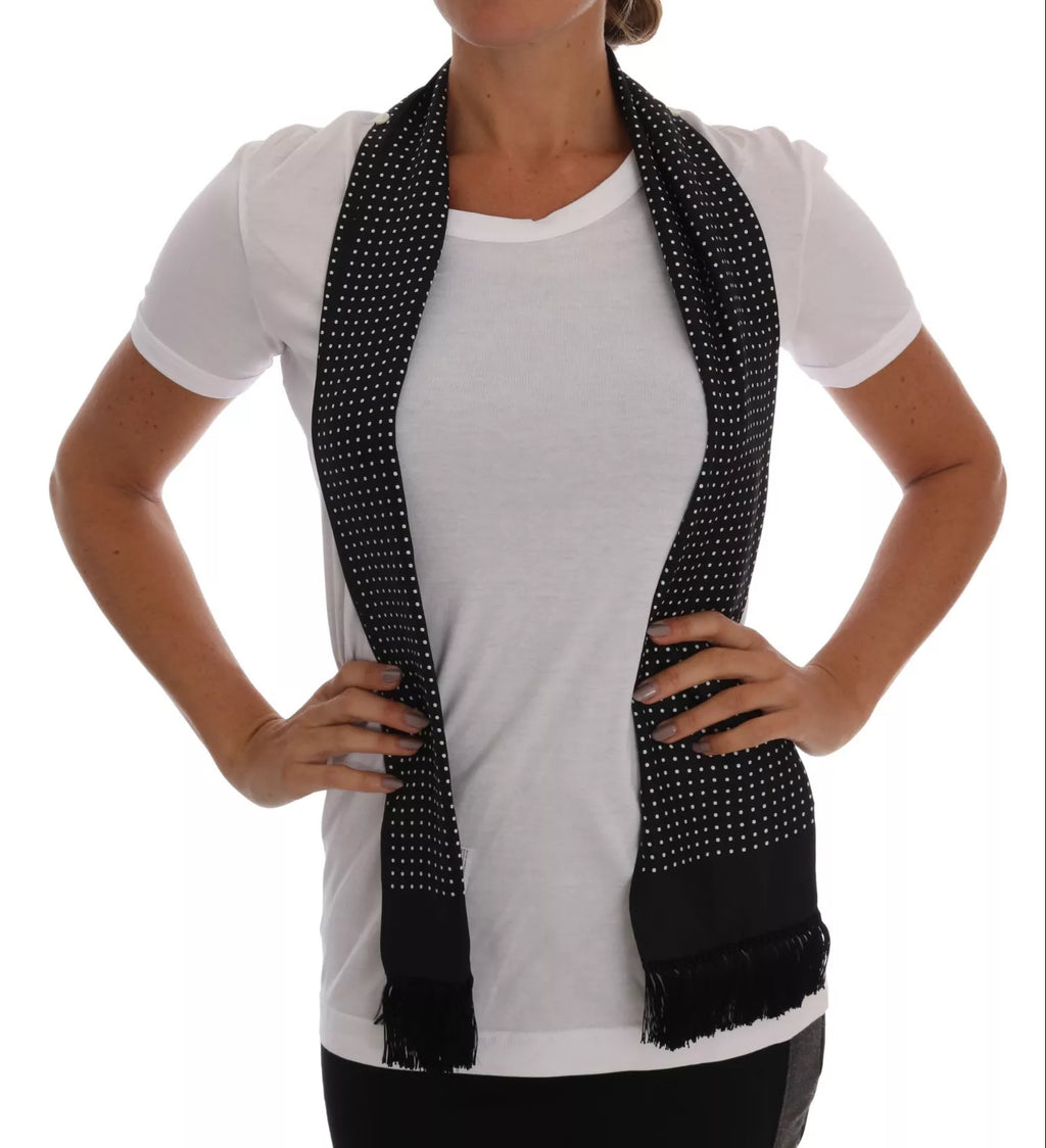 T-shirt Dolce & Gabbana en coton blanc avec foulard en soie noire, coupe élégante et détails sophistiqués visible sur l'image.