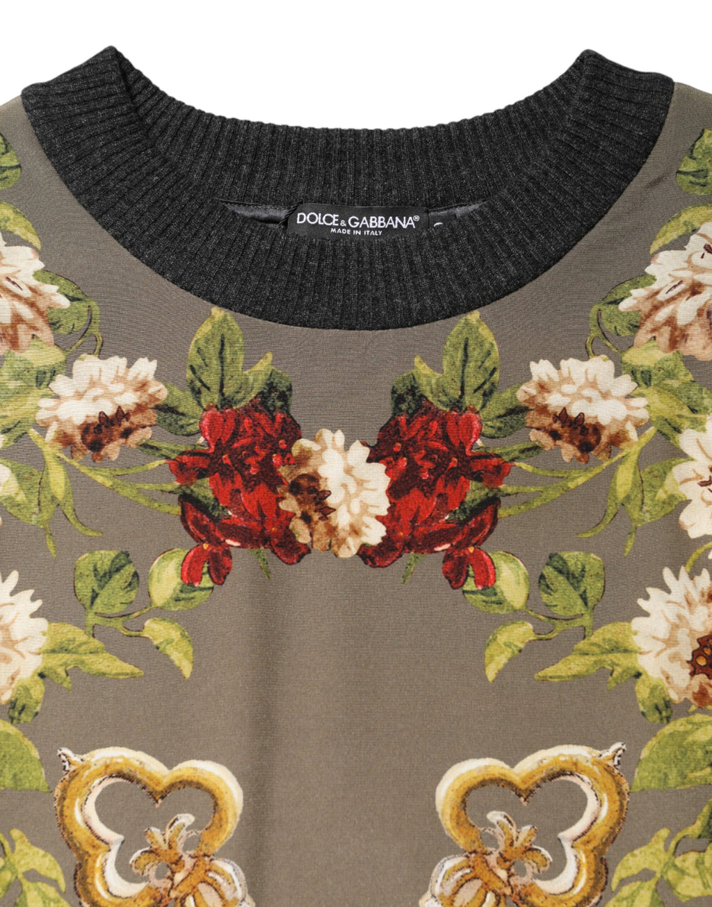 Pull en soie Dolce & Gabbana Enchanted Sicily à col rond, détails élégants, visible dans l'image.