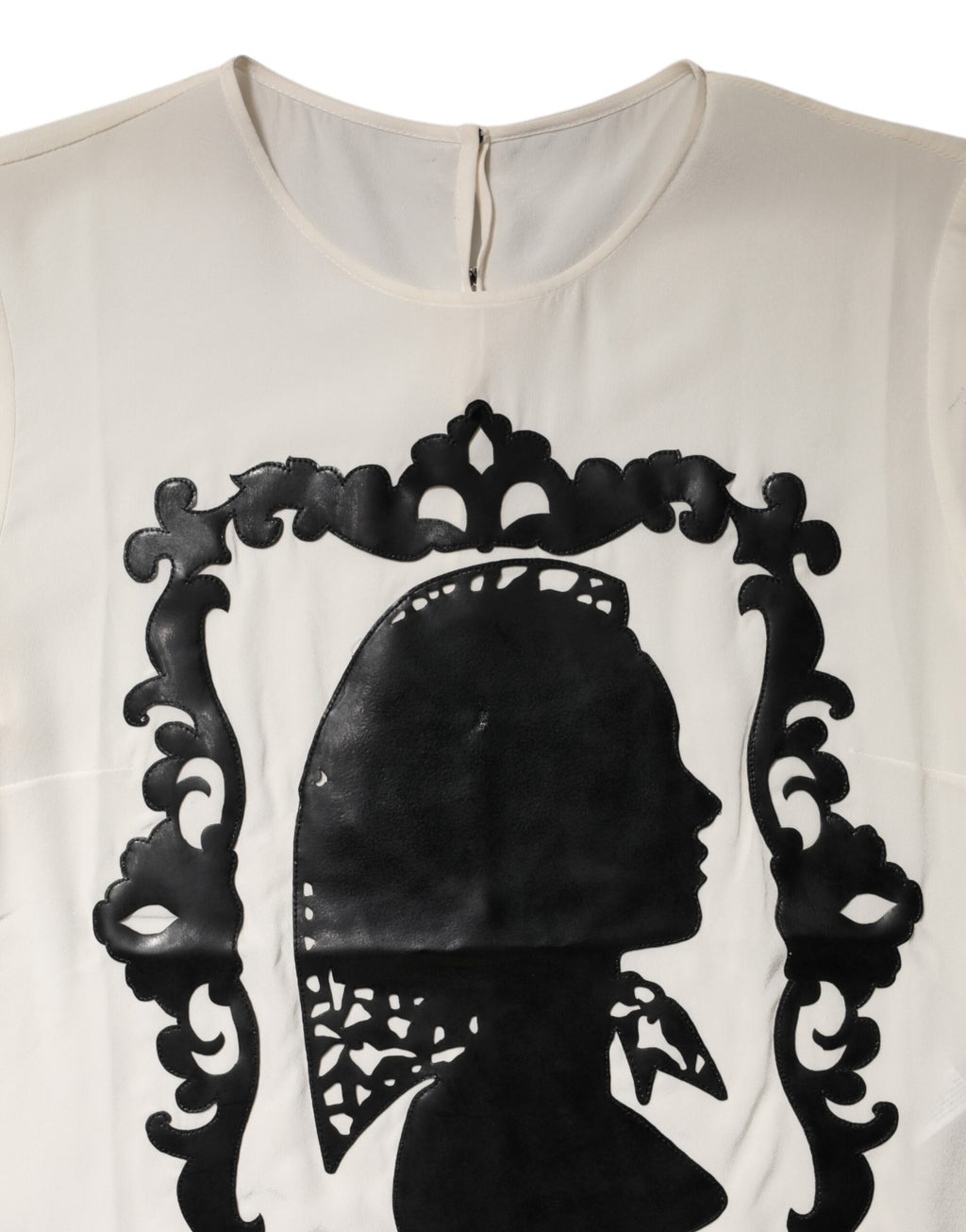 T-shirt à manches courtes Dolce & Gabbana en soie crème avec détails de silhouette, élégant et léger.