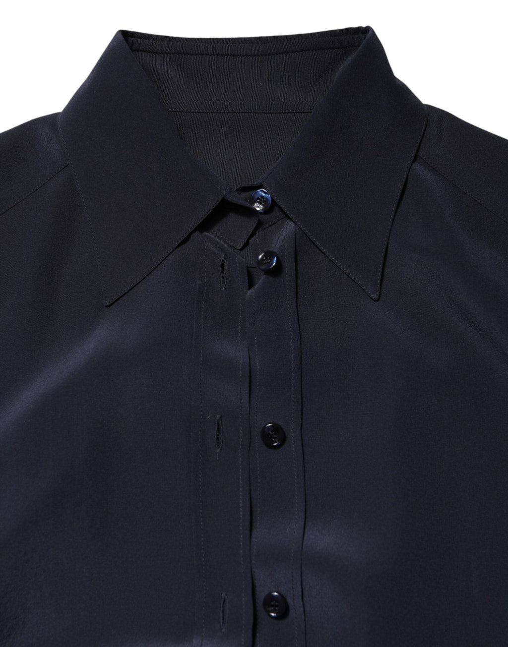 Chemise Dolce & Gabbana bleu à manches longues avec col, vue détaillée du haut de la chemise élégante.