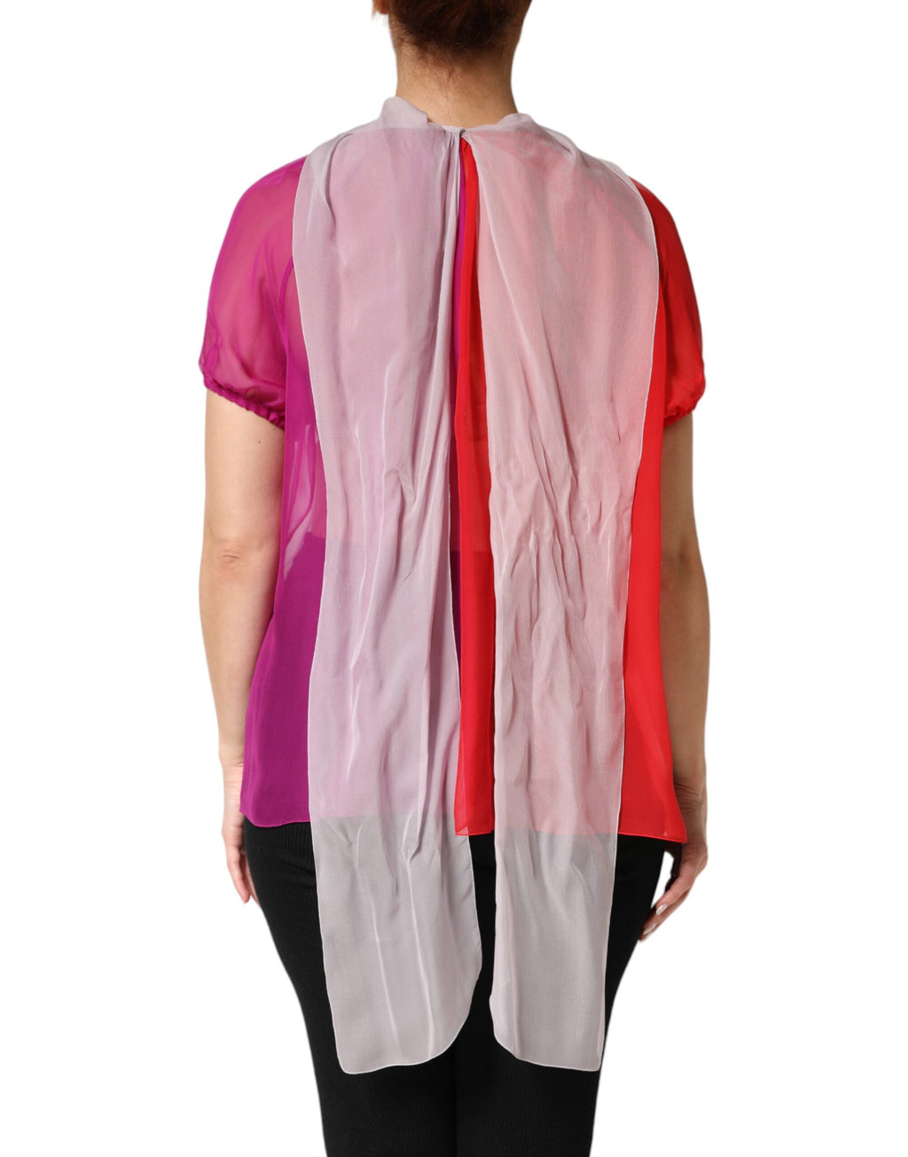 Blouse en soie Dolce & Gabbana à manches courtes multicolores, élégante et fluide, vue de face.
