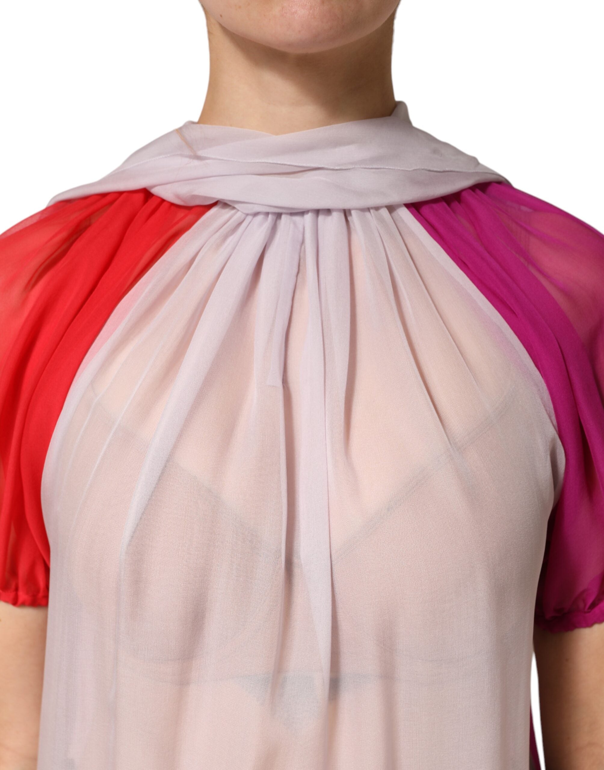 Chemise en soie Dolce & Gabbana à manches courtes multicolores, élégante blouse en tissu léger et fluide.