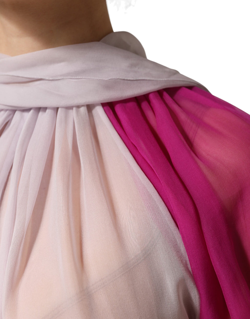 Blouse en soie à manches courtes Dolce & Gabbana multicolore, élégante et légère, pour un style sophistiqué.