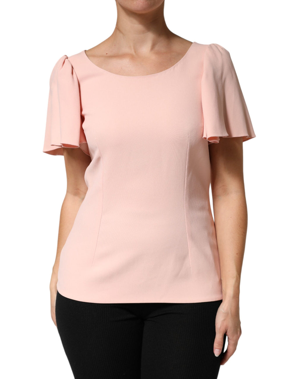 Blouse Dolce & Gabbana rose à manches courtes avec col rond, tissu léger et élégant, portée décontractée.